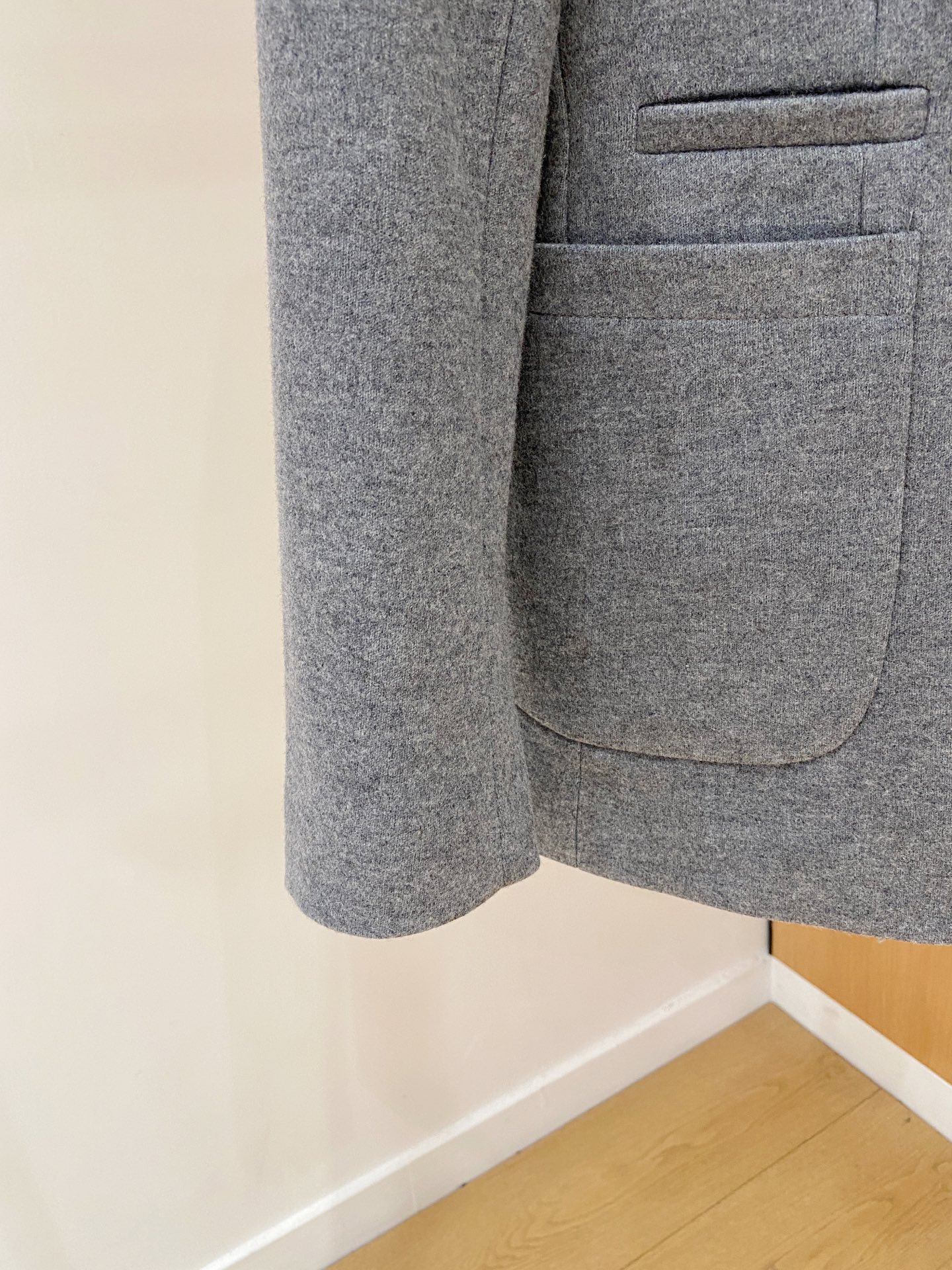 （推荐）BC 2025秋冬新款混纺面料男士修身西服外套2️⃣个颜色：浅米色款显得更加清新、柔和，适合日常