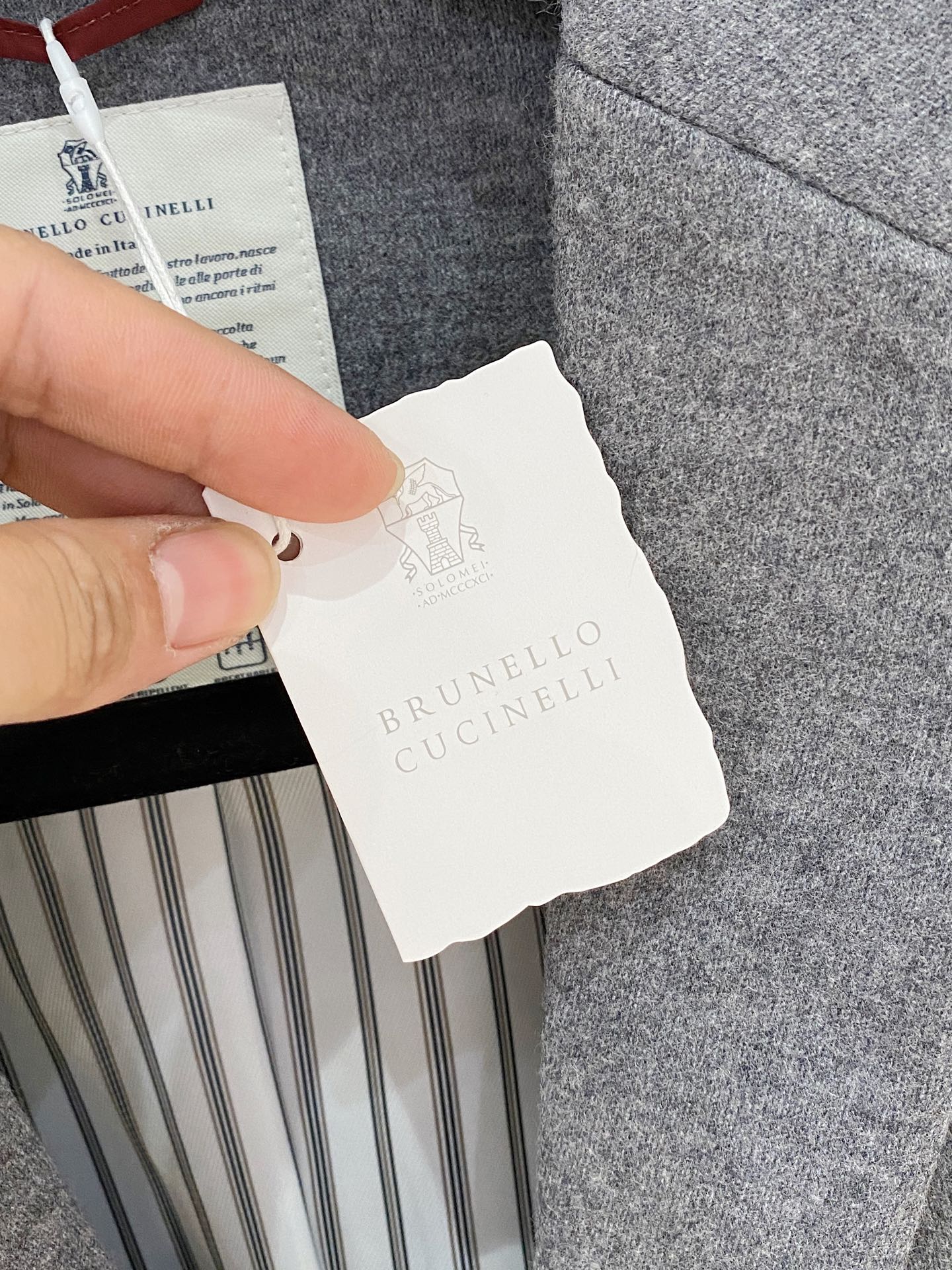 （推荐）BC 2025秋冬新款混纺面料男士修身西服外套2️⃣个颜色：浅米色款显得更加清新、柔和，适合日常