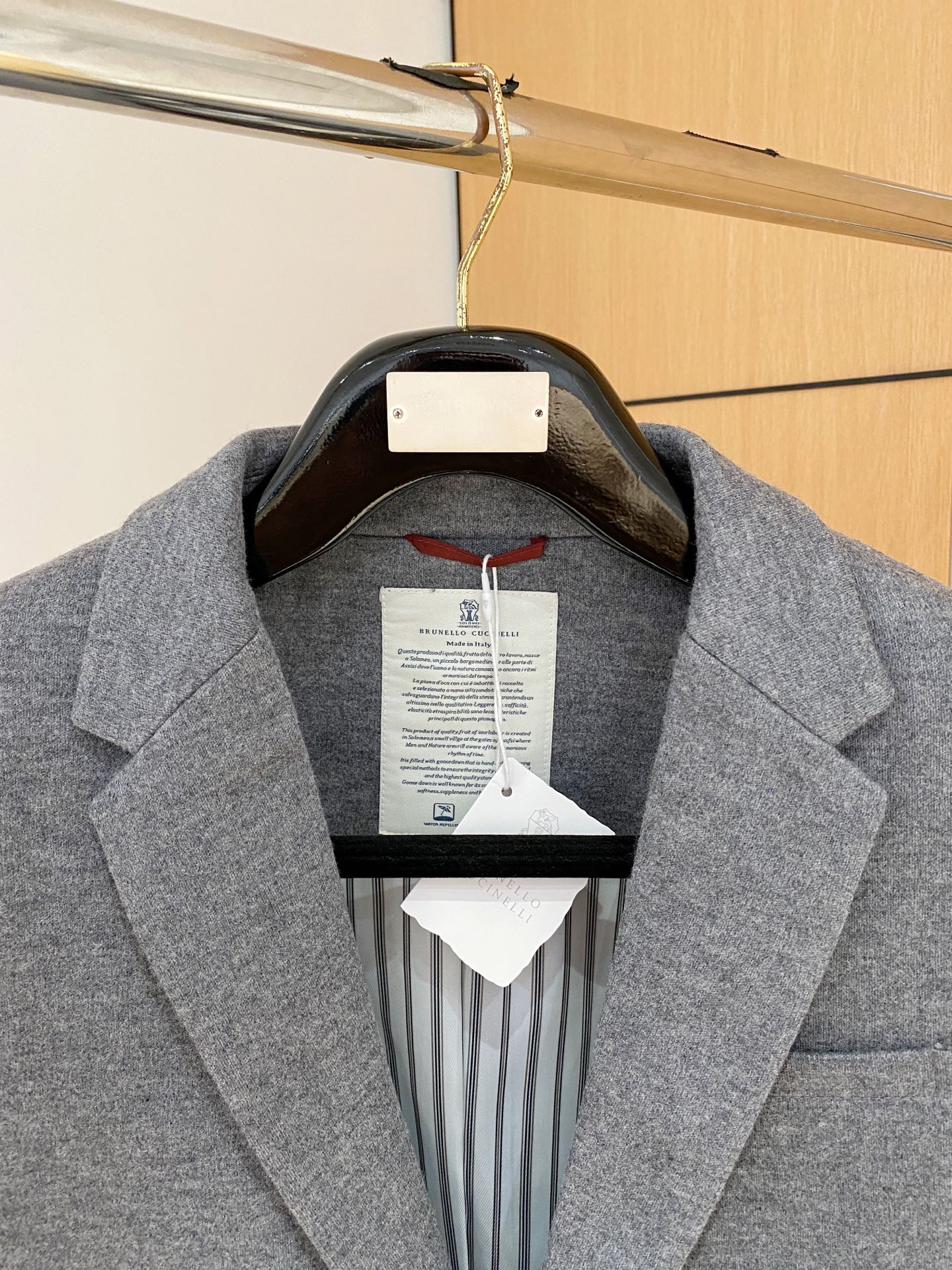 （推荐）BC 2025秋冬新款混纺面料男士修身西服外套2️⃣个颜色：浅米色款显得更加清新、柔和，适合日常