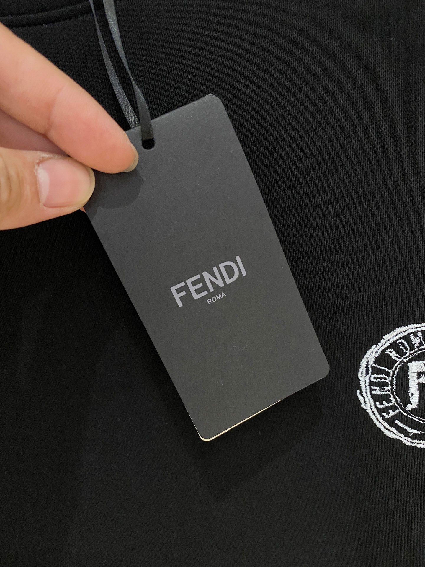 FD 家 2025秋冬男士最新的贸易订单打底衫，全品相！！采用logo图案刺绣设计！定制婴儿绒面料！上身