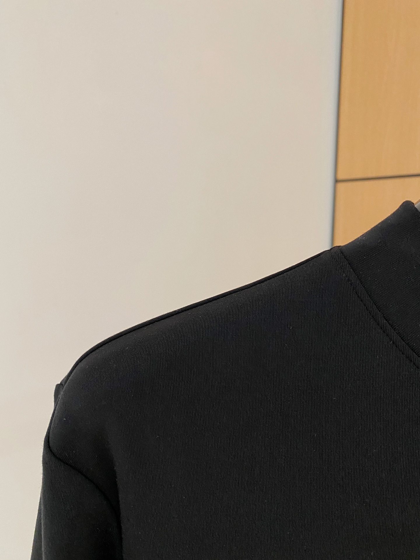 bc家 2025秋冬男士最新的贸易订单打底衫，全品相！！采用logo图案刺绣设计！定制婴儿绒面料！上身舒