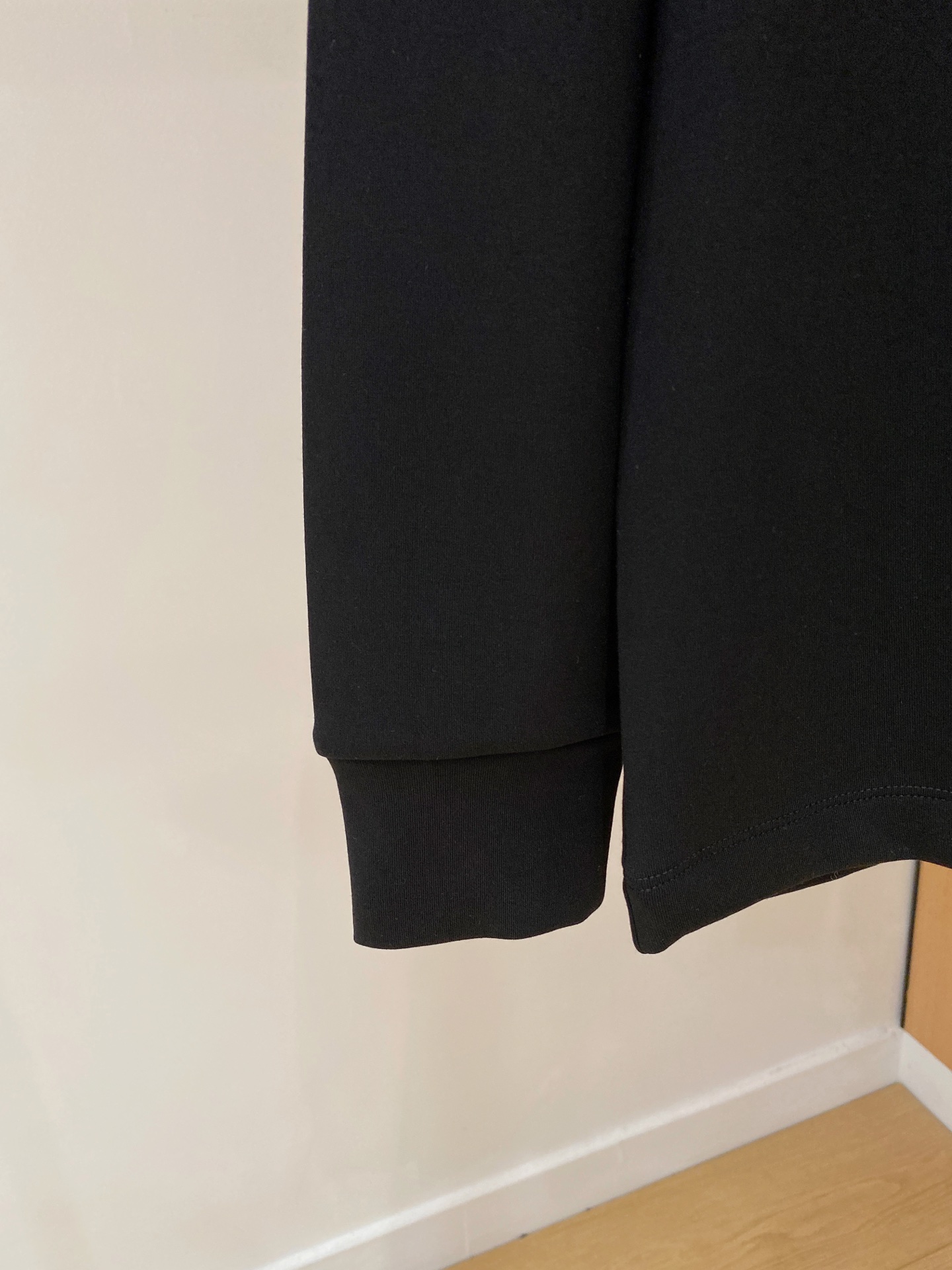 bc家 2025秋冬男士最新的贸易订单打底衫，全品相！！采用logo图案刺绣设计！定制婴儿绒面料！上身舒