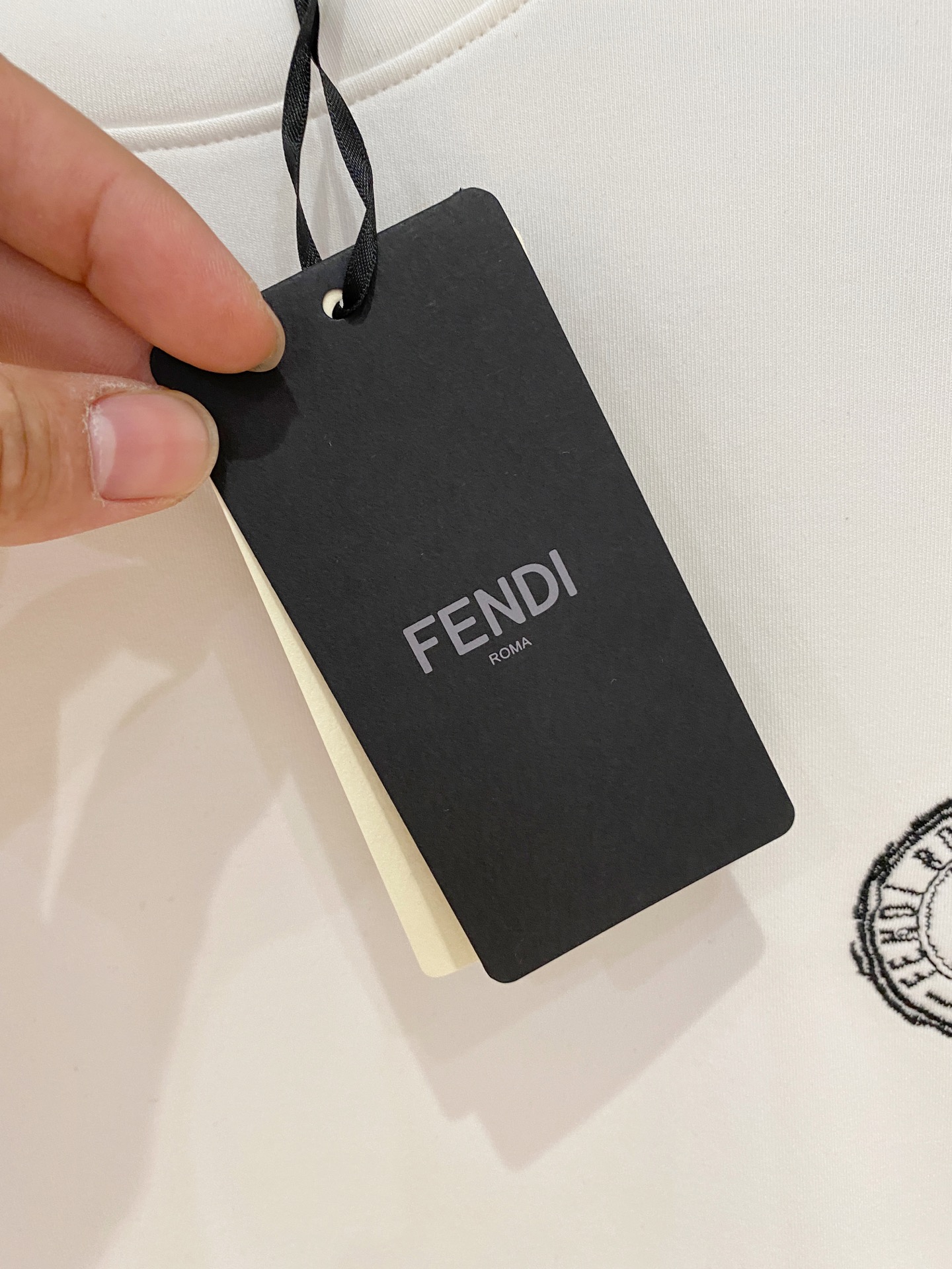 FD 家 2025秋冬男士最新的贸易订单打底衫，全品相！！采用logo图案刺绣设计！定制婴儿绒面料！上身