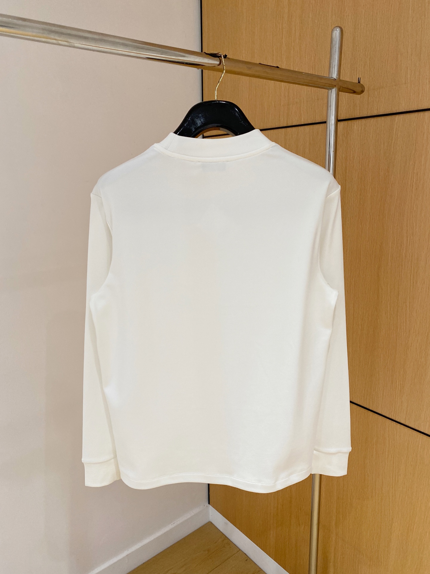 bc家 2025秋冬男士最新的贸易订单打底衫，全品相！！采用logo图案刺绣设计！定制婴儿绒面料！上身舒