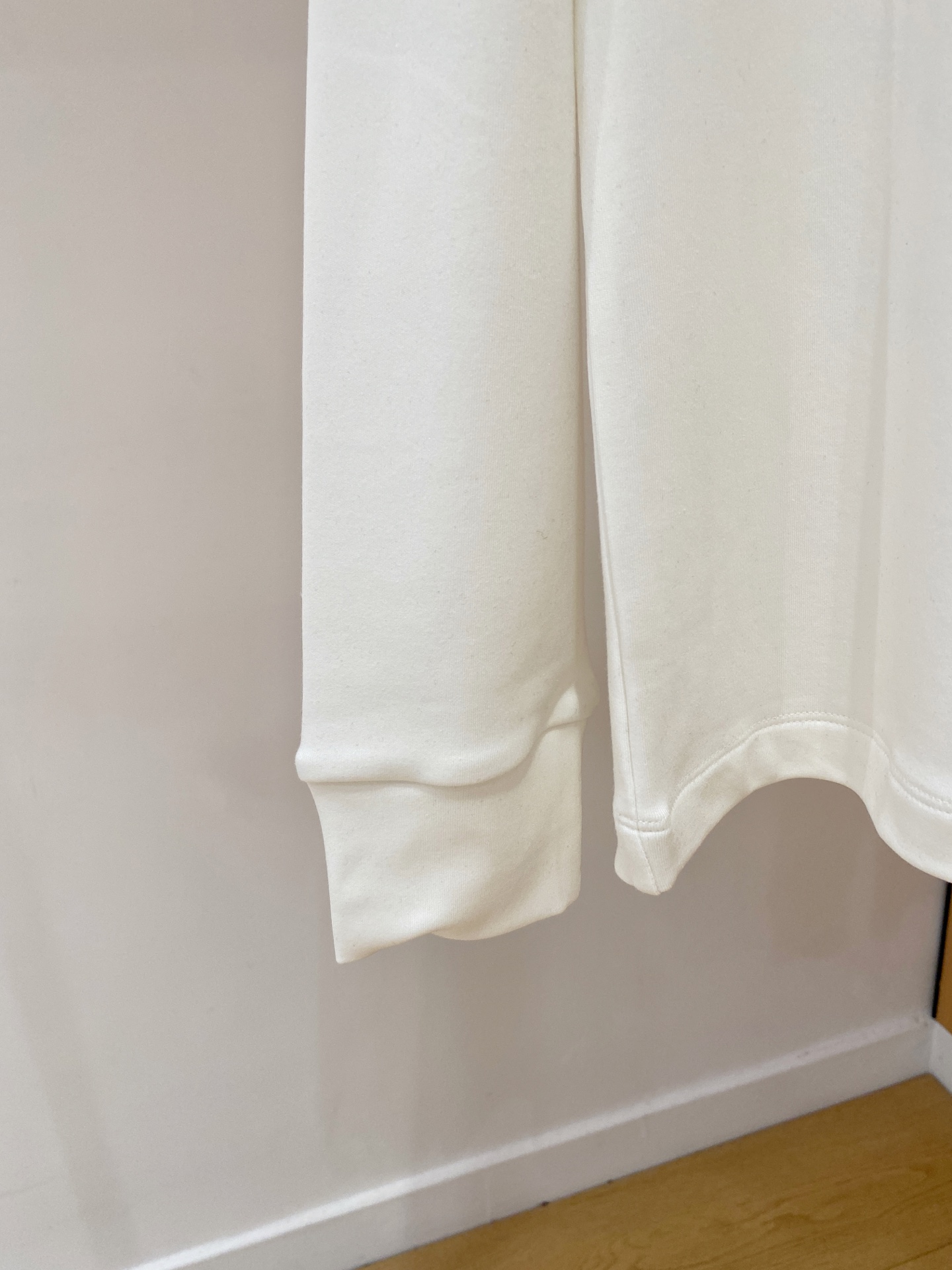 bc家 2025秋冬男士最新的贸易订单打底衫，全品相！！采用logo图案刺绣设计！定制婴儿绒面料！上身舒