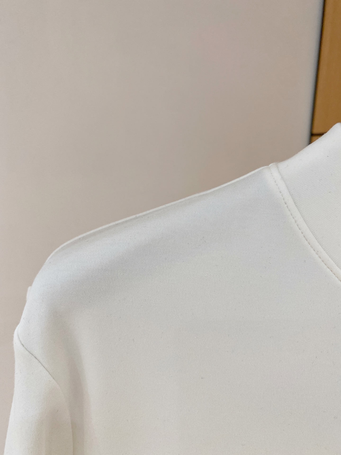 bc家 2025秋冬男士最新的贸易订单打底衫，全品相！！采用logo图案刺绣设计！定制婴儿绒面料！上身舒