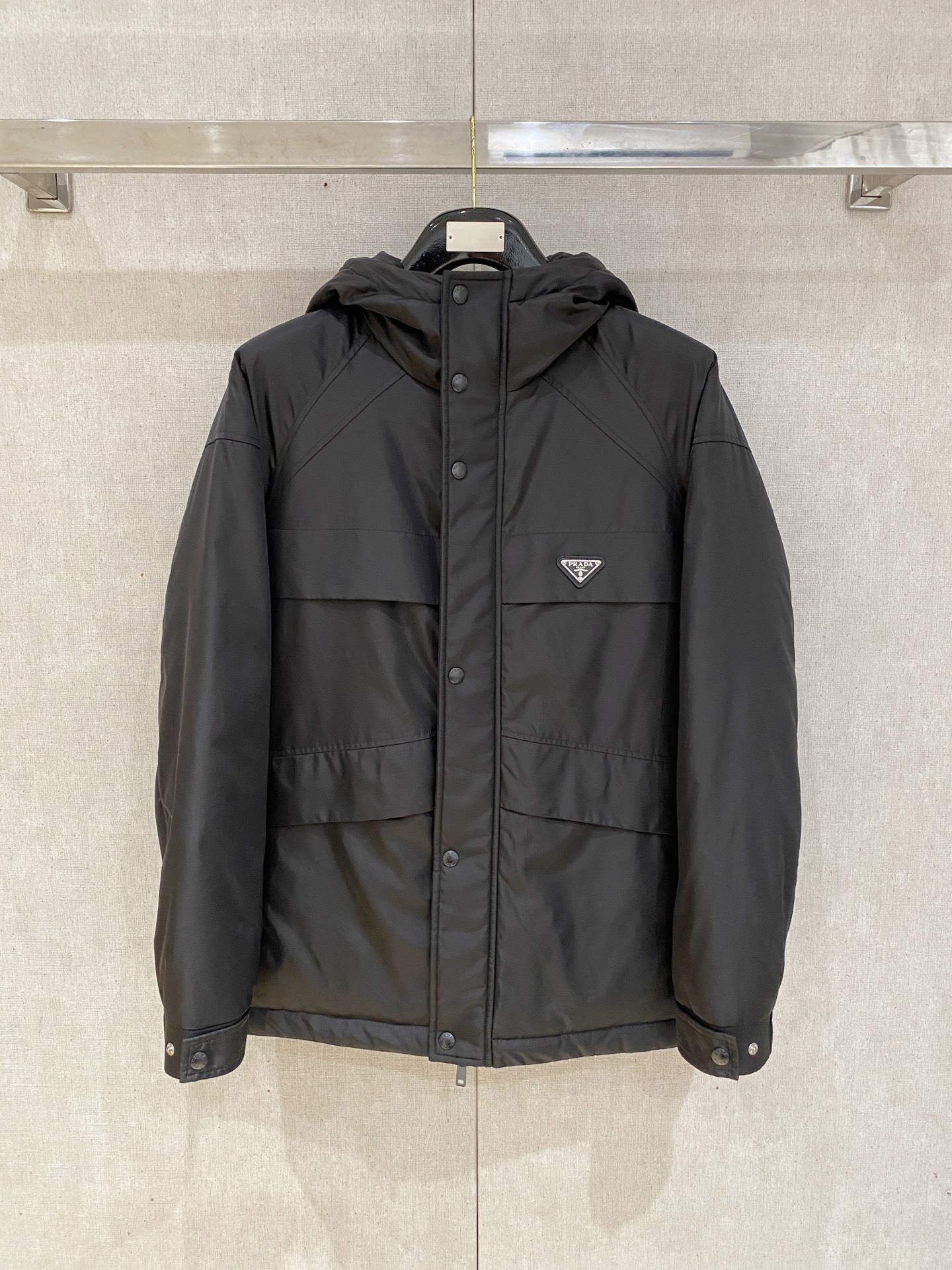 NO:538086,.Prada autumn and winter new original 1:1 custom hardware accessories are fully imported and customized. Welcome to the counter comparison. Absolutely high quality. It uses top-grade 95 white duck down. Super soft. It is fluffy and full. The super heavy fabric has a perfect fit. Pay attention to the super comfortable fabric. Exclusive model. Non-market goods. Size M for men and women. ~XXXL,,prada,alexander wang.19860909.普拉达秋冬新款原版1:1订制五金配件全进口原版定制 欢迎专柜对比 绝对的高品质 采用顶级95白鸭绒 超柔软 充羽量蓬松饱满 超级重面料做工杠杠的版型完美 注意面料超舒服 独家款 非市场货 男女同款尺码M ～XXXL,,prada,alexander wang,Men's clothing