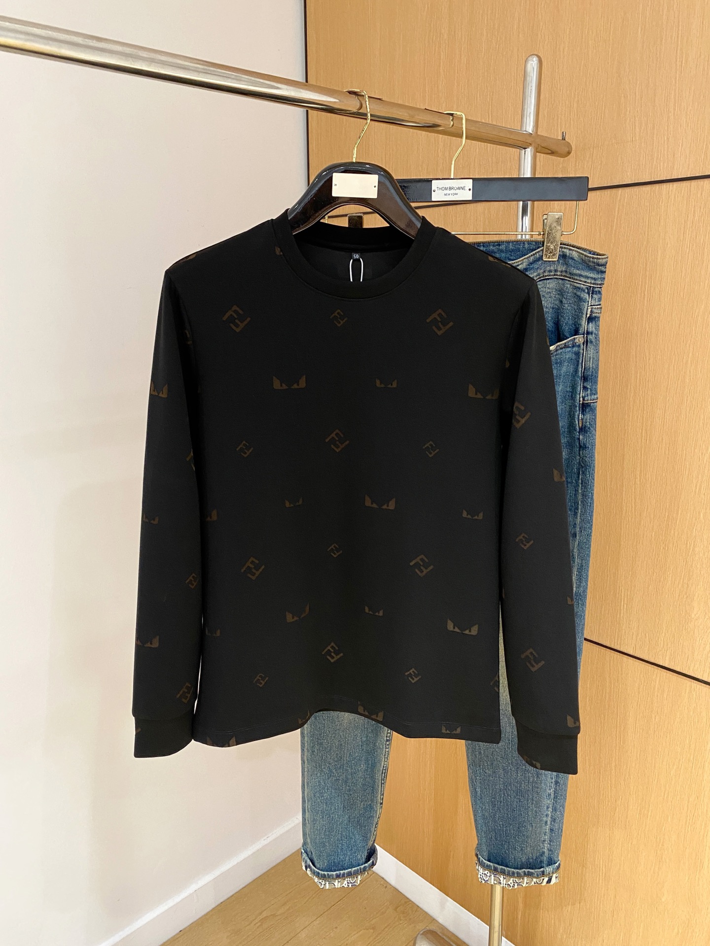 P芬迪25SS【新品】最新最顶级版本精美工艺圆领卫衣，最顶级的品质专柜原单套头衫，顶级制作工艺进口面料，