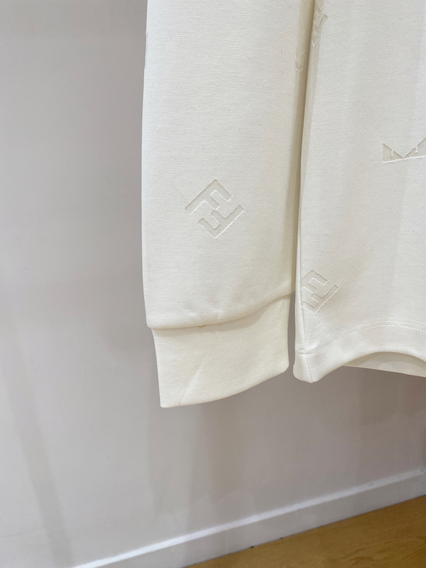 P芬迪25SS【新品】最新最顶级版本精美工艺圆领卫衣，最顶级的品质专柜原单套头衫，顶级制作工艺进口面料，