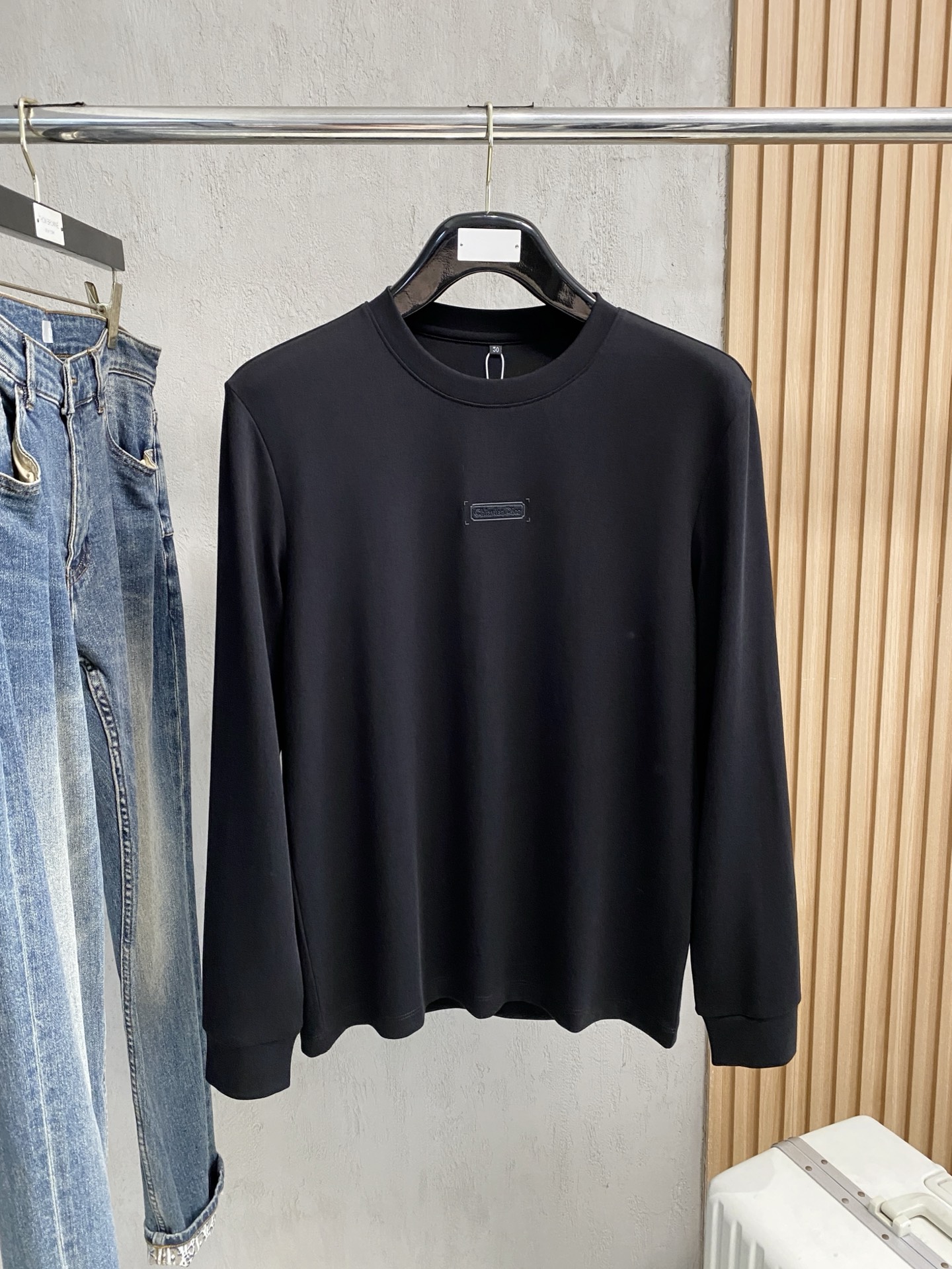 NO:539452,Dior 25SS [New Product] The latest and most top version of exquisite craft round neck sweatshirt, the top quality counter original single pullover, the top production process imported fabric, the counter quality heavy industry embroidery design, using imported high-end customized fabrics, and the imported silk thread feels first-class!  The same style as men and women are on sale on the official website!  Complete three standards, code number M-3XL, dior, hoodie, sweatshirts, alexander wang19860909迪奥25SS【新品】最新最顶级版本精美工艺圆领卫衣,最顶级的品质专柜原单套头衫,顶级制作工艺进口面料,专柜品质重工刺绣设计,采用进口高端订制面料,进口丝线手感一流！男女同款官网在售！三标齐全 码数M-3XL,,dior,hoodie,sweatshirts,alexander wang,Men's clothing