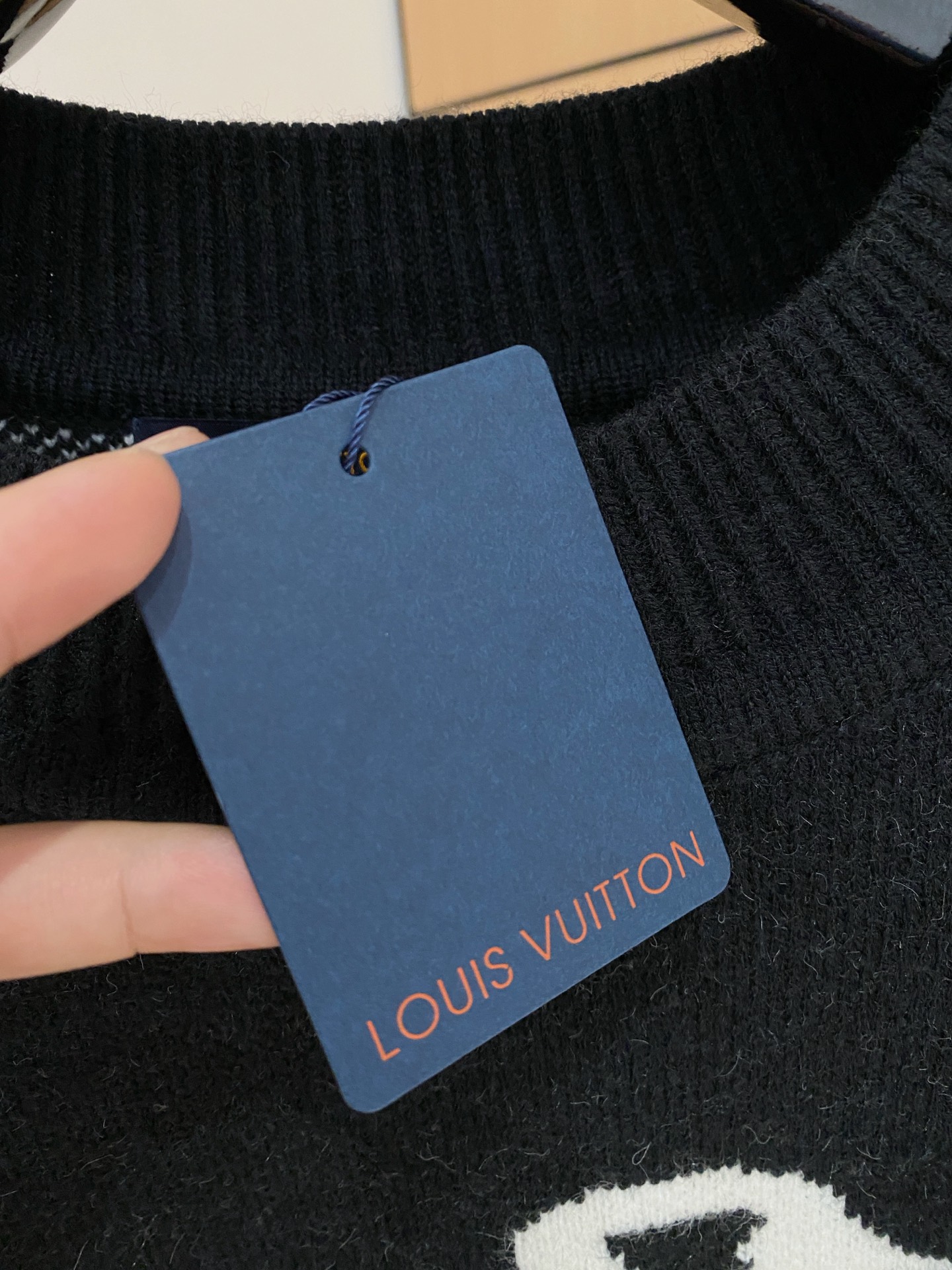 Wool Blend Knit Sweater with Embroidered Logo - Cozy & Stylish 6 i1758740196707 962 0 5