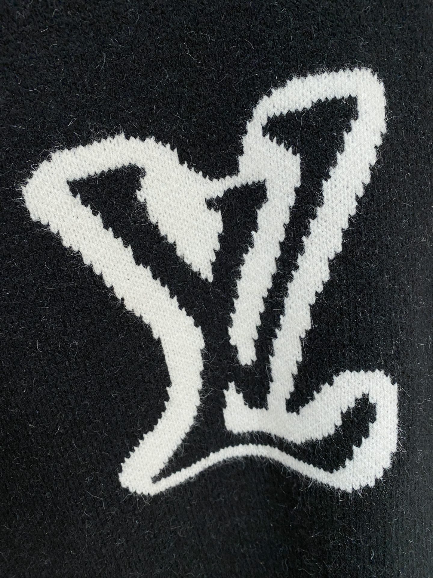 Wool Blend Knit Sweater with Embroidered Logo - Cozy & Stylish 5 i1758740196724 9784 0 4