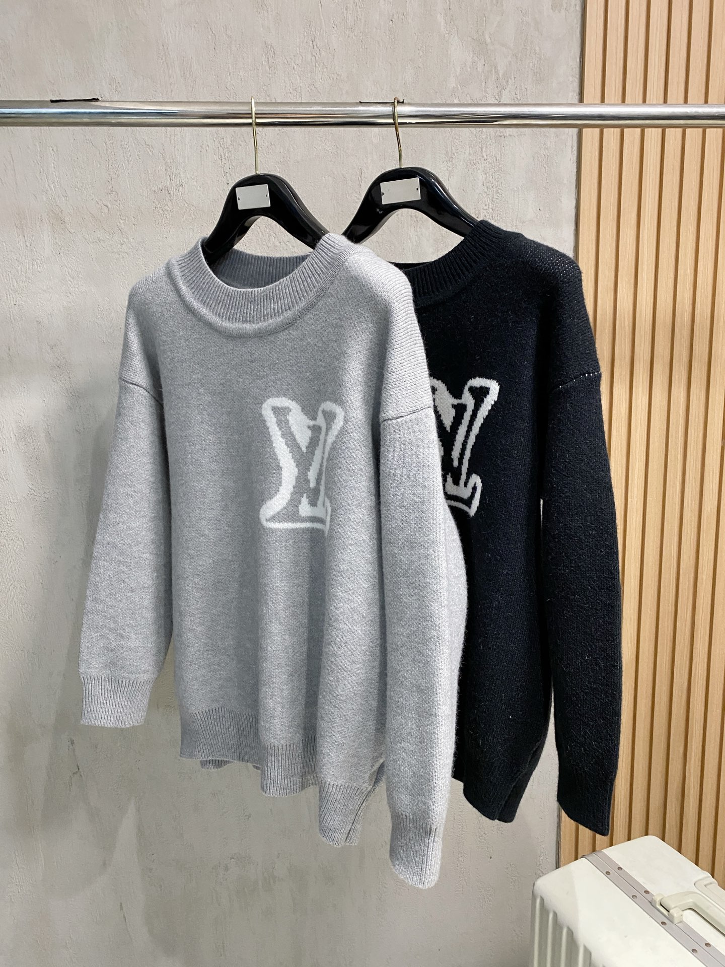 Wool Blend Knit Sweater with Embroidered Logo - Cozy & Stylish 10 i1758994165284 9465 0 6