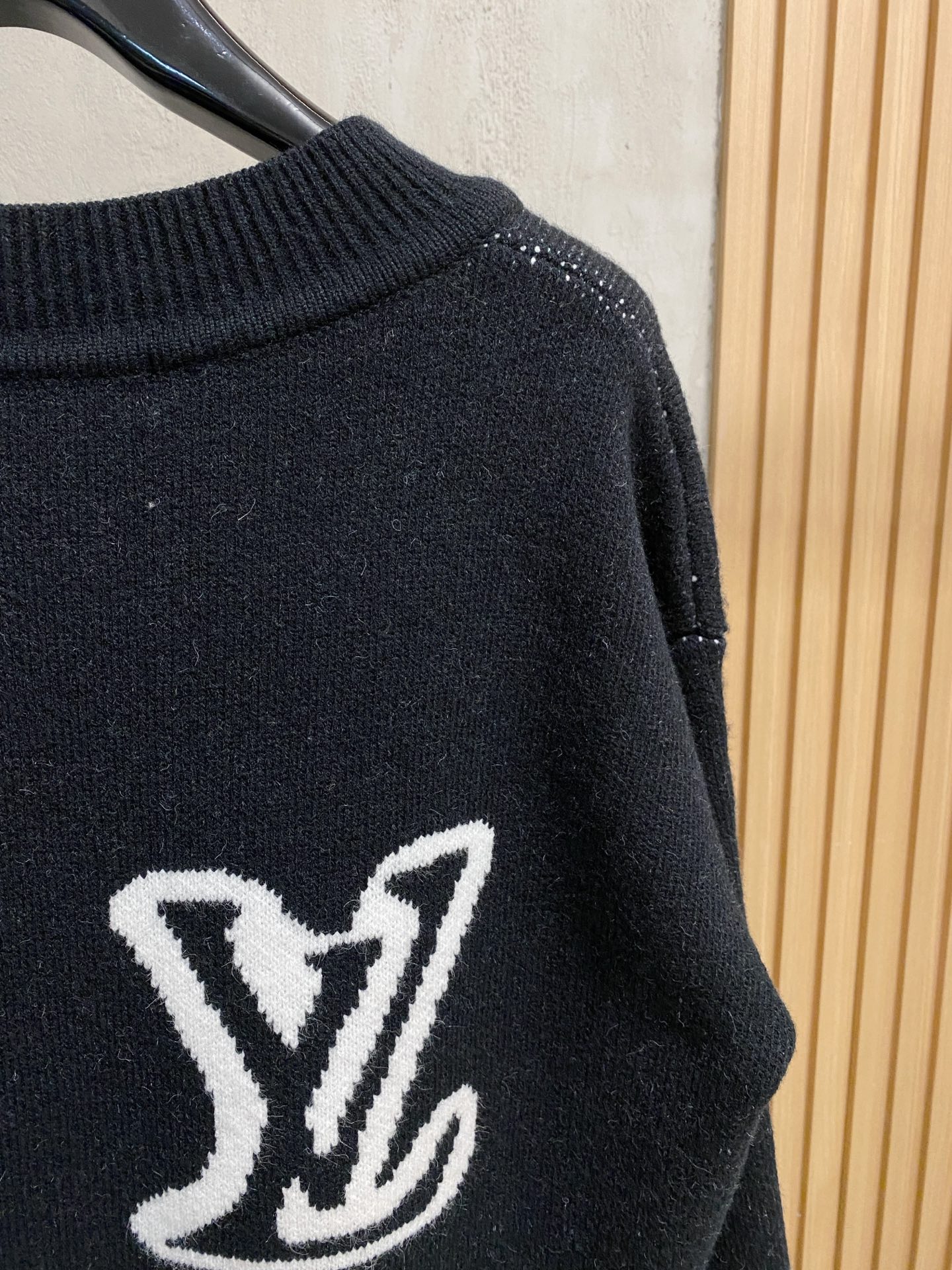 Wool Blend Knit Sweater with Embroidered Logo - Cozy & Stylish 8 i1758994165353 4938 0 4