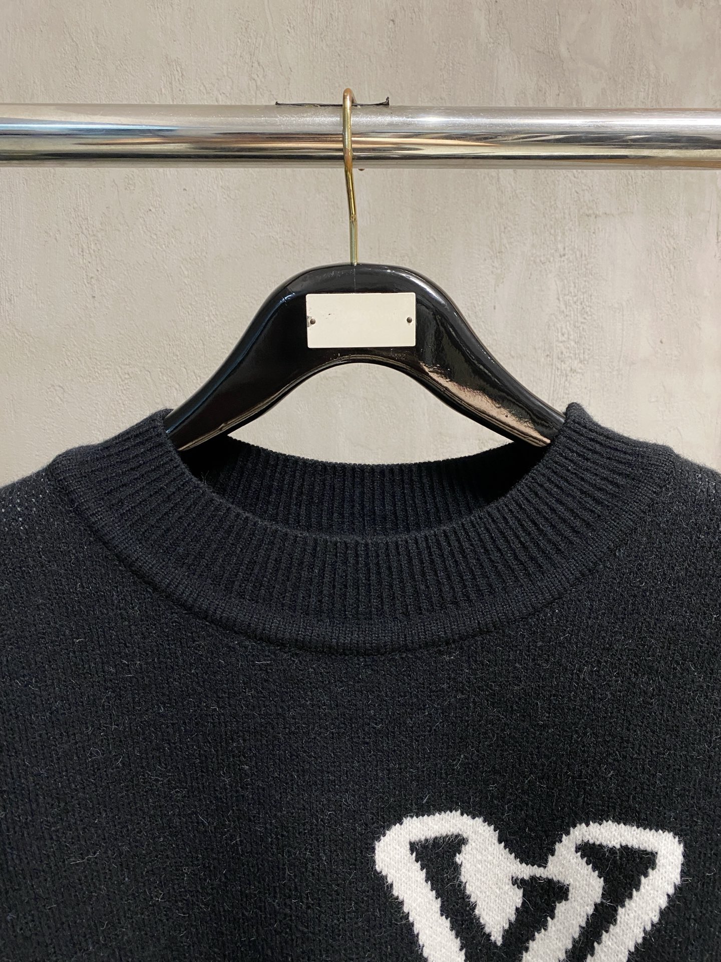 Wool Blend Knit Sweater with Embroidered Logo - Cozy & Stylish 3 i1758994174338 1101 0 1