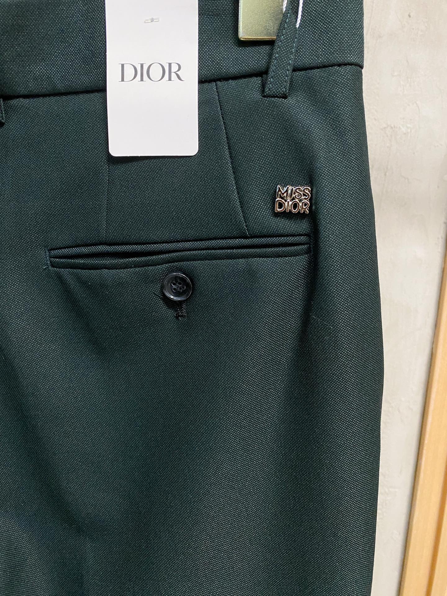 Dior 迪奥 休闲裤 西裤2025SS秋冬新款 高级定制裤子专用面料 定制原版五金 重工工艺打造 车工