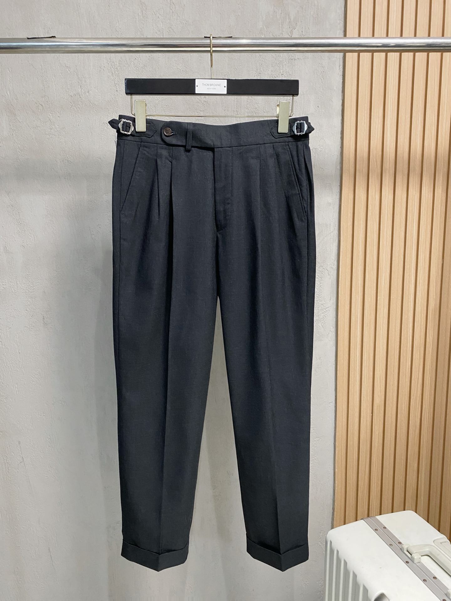 Dior 迪奥 休闲裤 西裤2025SS秋冬新款 高级定制裤子专用面料 定制原版五金 重工工艺打造 车工