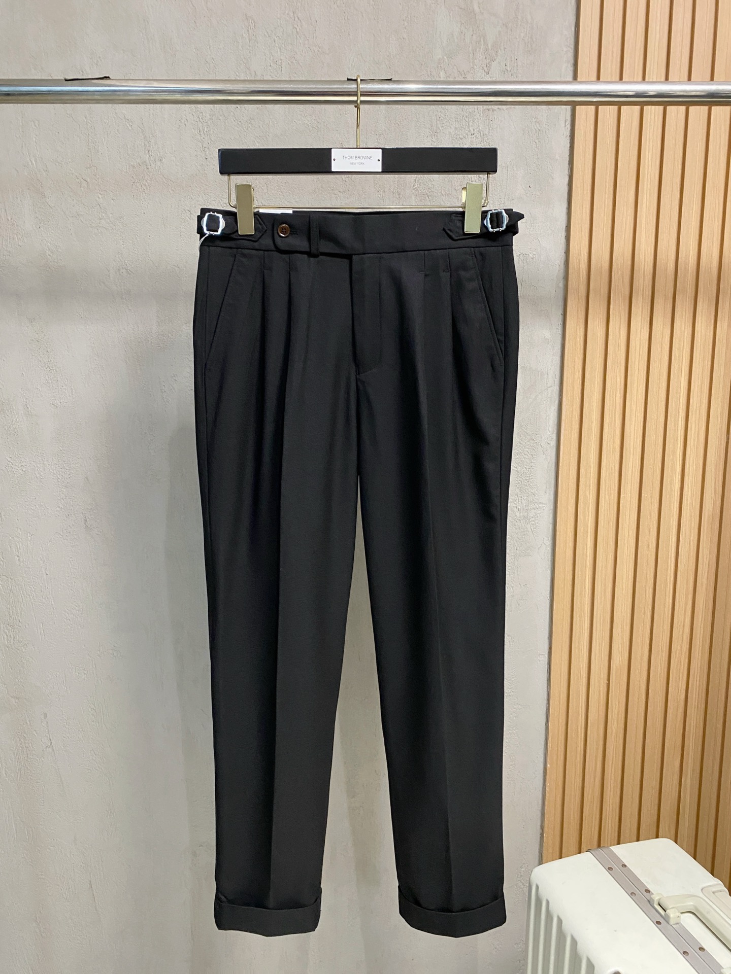 Dior 迪奥 休闲裤 西裤2025SS秋冬新款 高级定制裤子专用面料 定制原版五金 重工工艺打造 车工