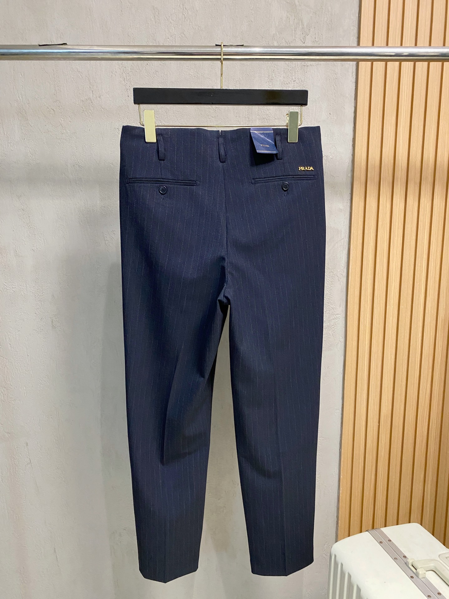 PRADA 普拉达 休闲裤 西裤2025SS秋冬新款 高级定制裤子专用面料 定制原版五金 重工工艺打造 