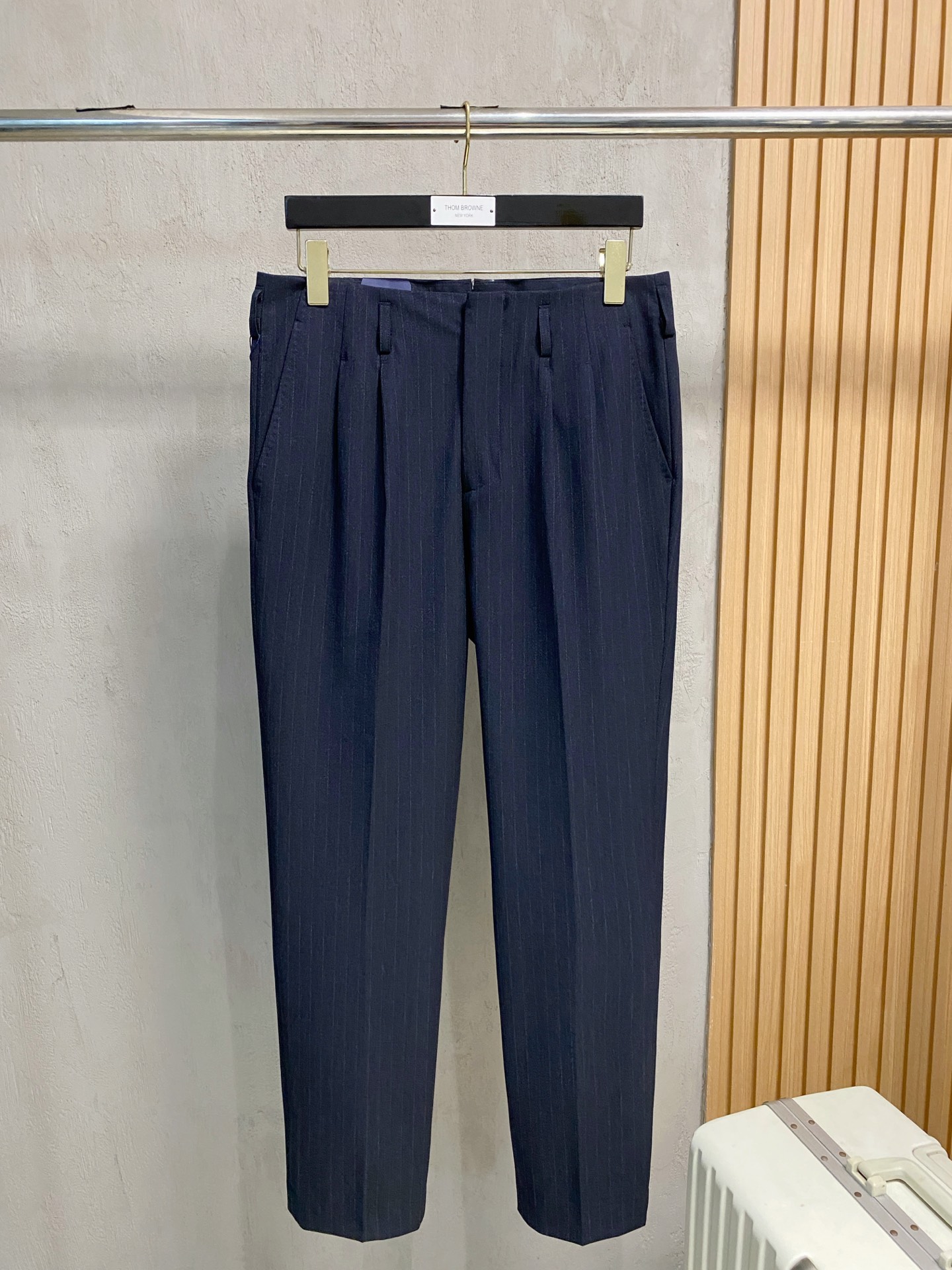 PRADA 普拉达 休闲裤 西裤2025SS秋冬新款 高级定制裤子专用面料 定制原版五金 重工工艺打造 