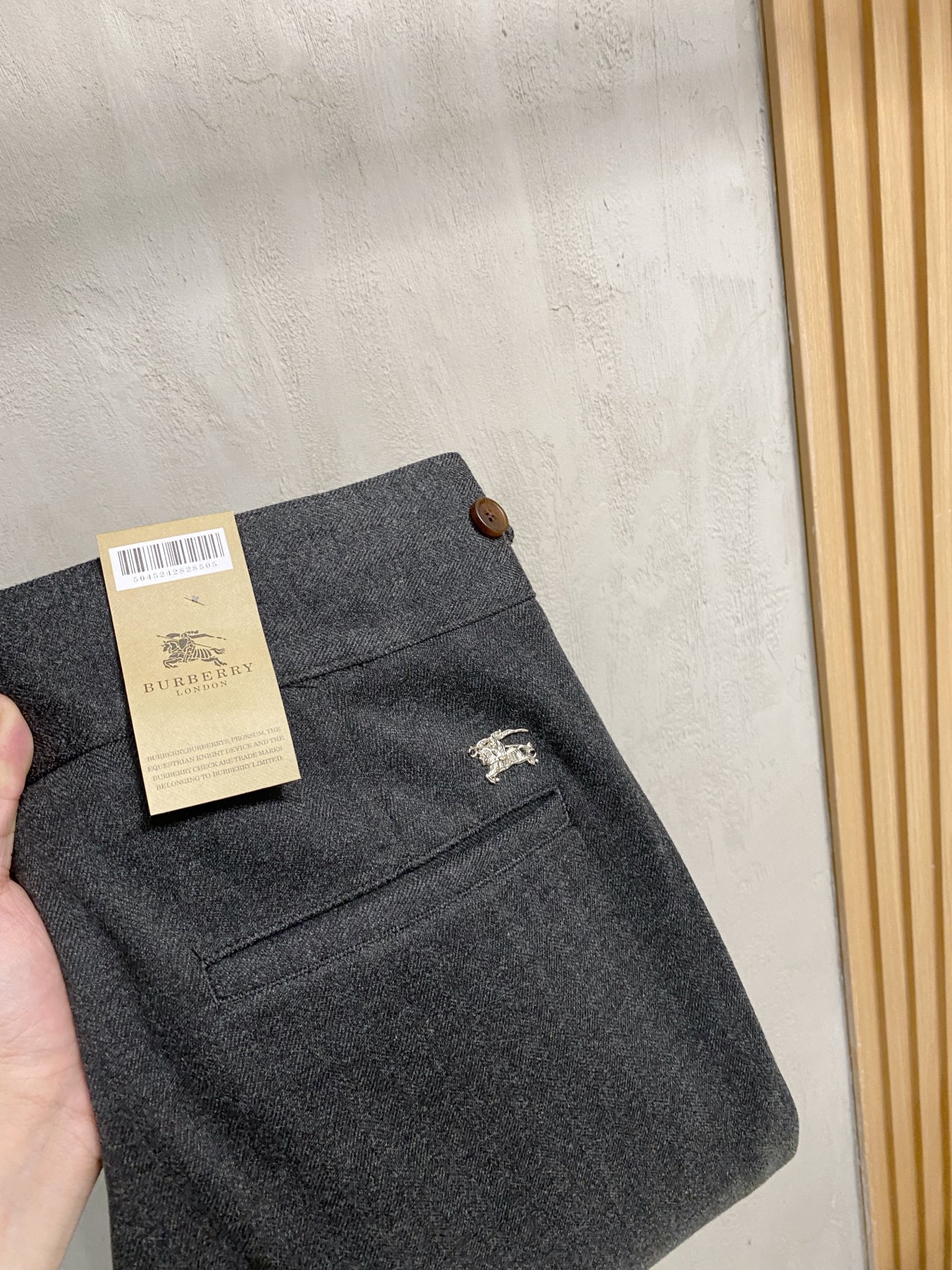 Burberry 巴宝莉 休闲裤 西裤2025SS秋冬新款 高级定制裤子专用面料 定制原版五金 重工工艺