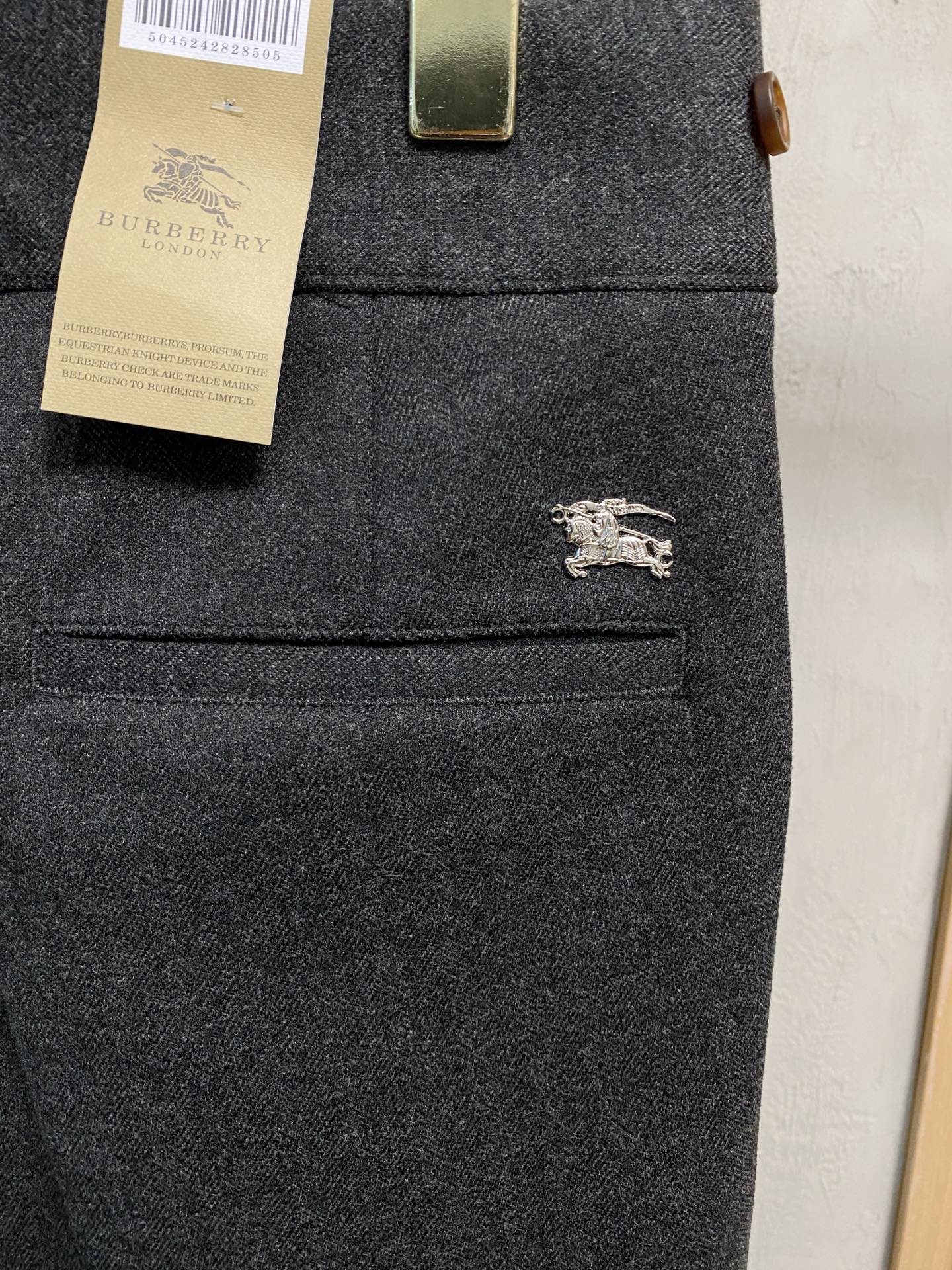 Burberry 巴宝莉 休闲裤 西裤2025SS秋冬新款 高级定制裤子专用面料 定制原版五金 重工工艺