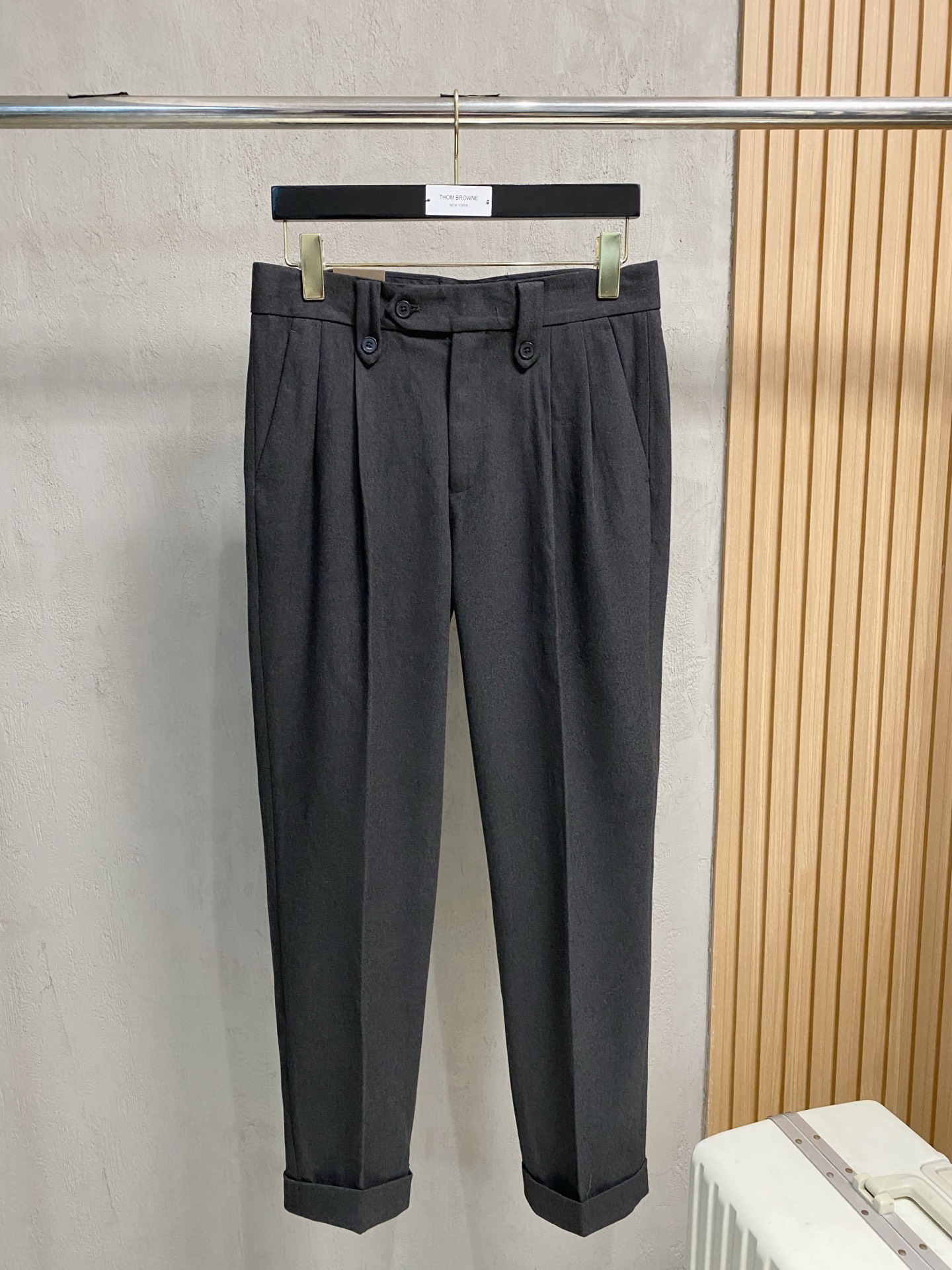 lP🆕 休闲裤 西裤2025SS秋冬新款 高级定制裤子专用面料 定制原版五金 重工工艺打造 车工走线精细