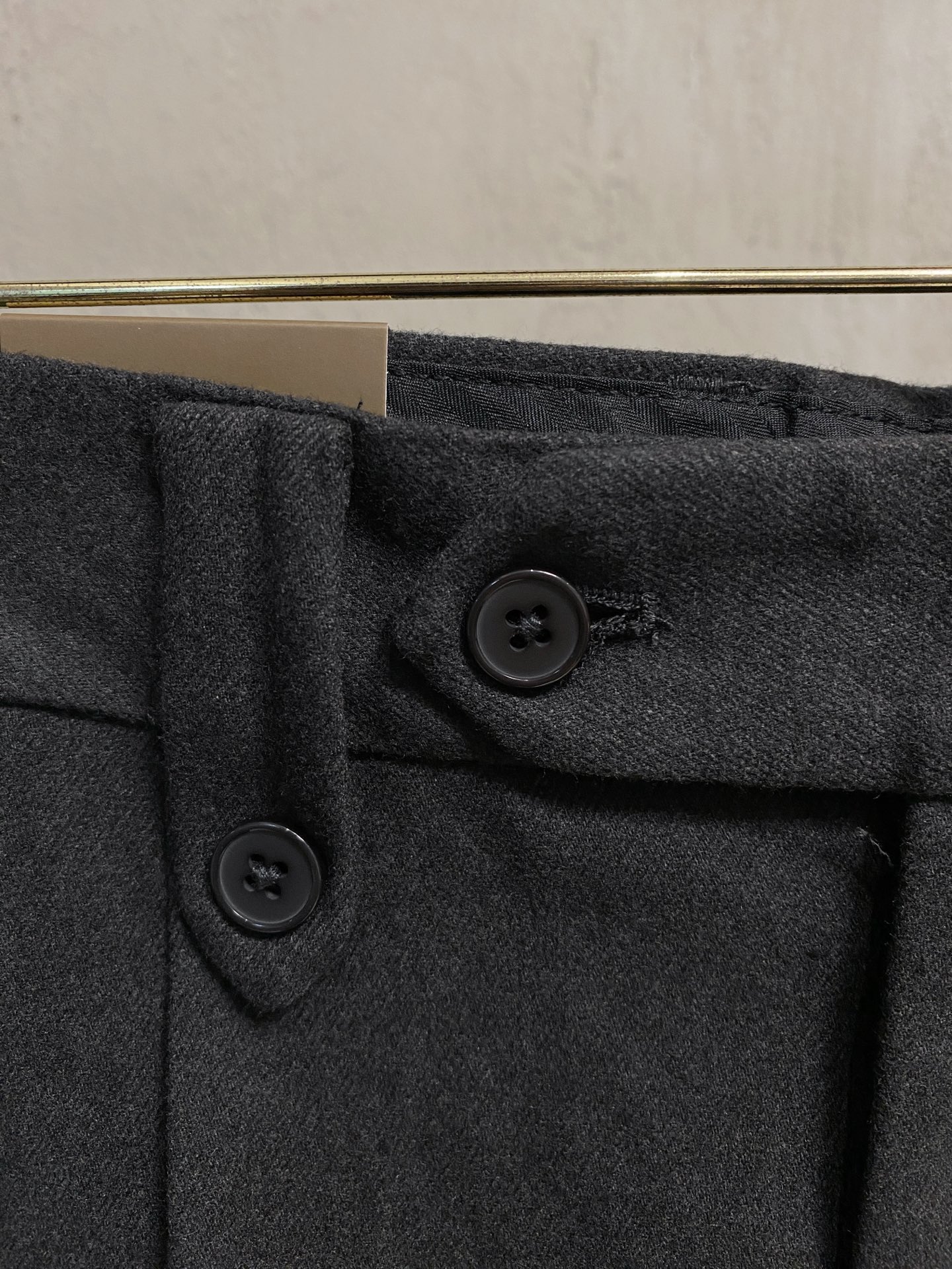 lP🆕 休闲裤 西裤2025SS秋冬新款 高级定制裤子专用面料 定制原版五金 重工工艺打造 车工走线精细