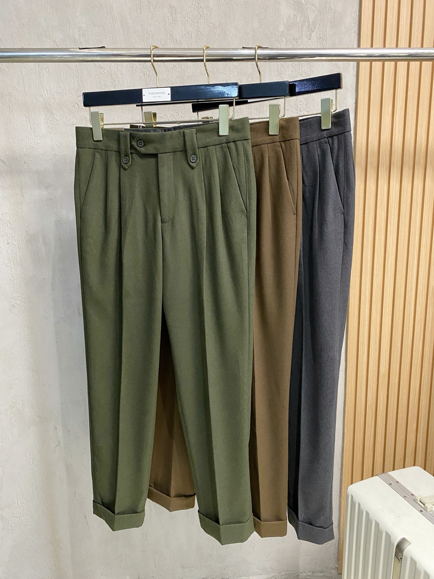 lP🆕 休闲裤 西裤2025SS秋冬新款 高级定制裤子专用面料 定制原版五金 重工工艺打造 车工走线精细