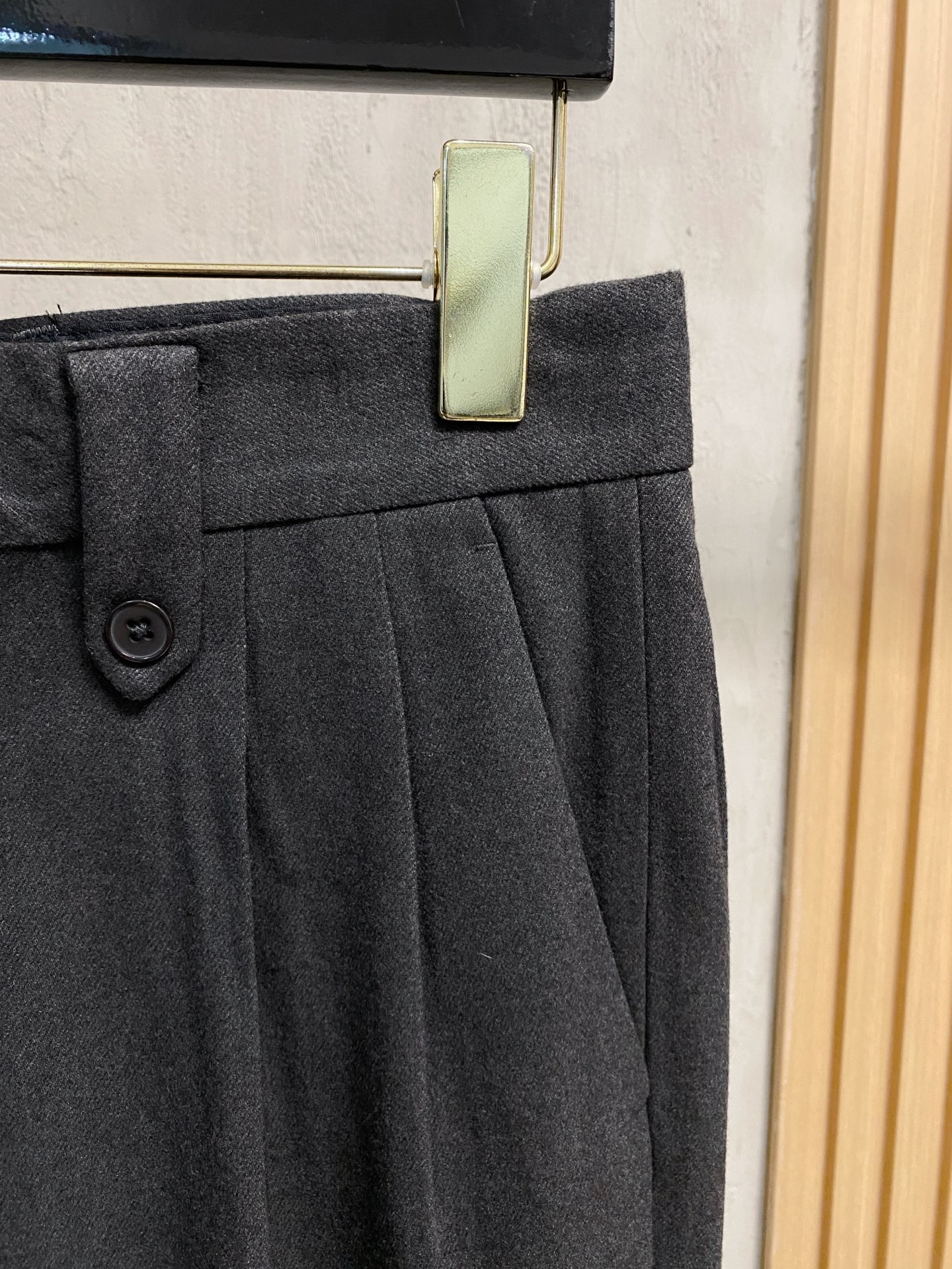 lP🆕 休闲裤 西裤2025SS秋冬新款 高级定制裤子专用面料 定制原版五金 重工工艺打造 车工走线精细