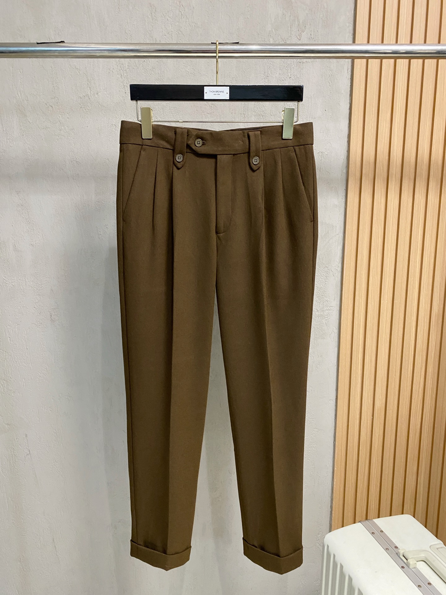 lP🆕 休闲裤 西裤2025SS秋冬新款 高级定制裤子专用面料 定制原版五金 重工工艺打造 车工走线精细