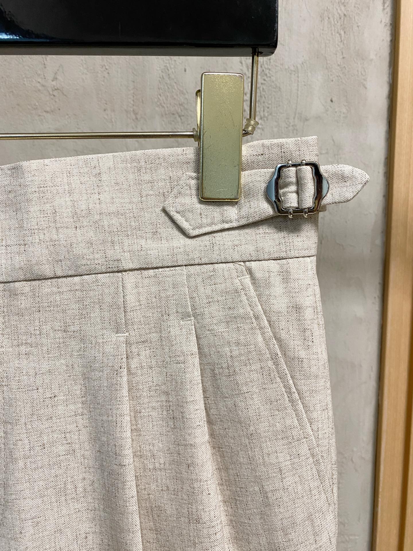 LV 休闲裤 西裤2025SS秋冬新款 高级定制裤子专用面料 定制原版五金 重工工艺打造 车工走线精细 