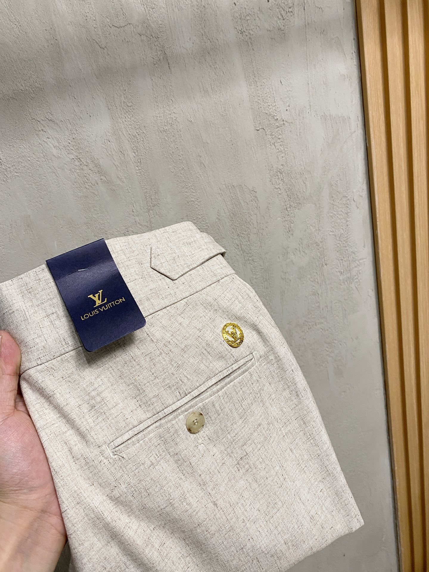 LV 休闲裤 西裤2025SS秋冬新款 高级定制裤子专用面料 定制原版五金 重工工艺打造 车工走线精细 