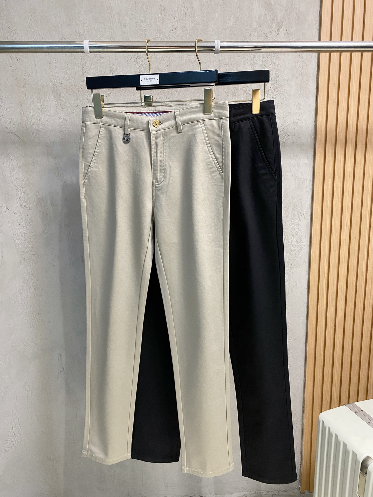 NO:571047,Arc'teryx's new arrival 2025 autumn and winter new products are available at counters. The best casual pants counters in physical stores are original 1:1 good products, suitable for all ages. The highest version of European imported fabrics on the market. Comfortable, soft and skin-friendly, the upper body effect is super fashionable and versatile, straight and stylish, a wardrobe must-have!  Suitable for any occasion. Sizes: 29-38, arc'teryx, alexander wang19860909始祖鸟 新款来袭2025秋冬新款新品 专柜有售 实体店极品休闲裤专柜原版1:1好货,适合各个年龄段.市场最高版本的欧洲进口面料.舒适柔软亲肤,上身效果超级棒时尚百搭,笔挺有型,衣橱必备！适合任何场合穿着 尺码:29-38,arc'teryx,alexander wang,Men's clothing