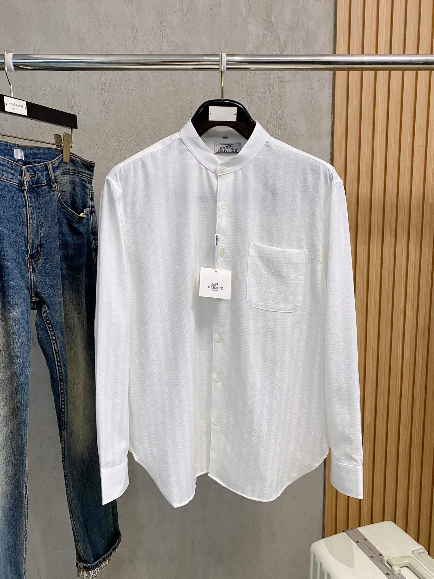 Chemise à Manches Longues Hermes Blanche avec Logo Brodé - Confort et Style