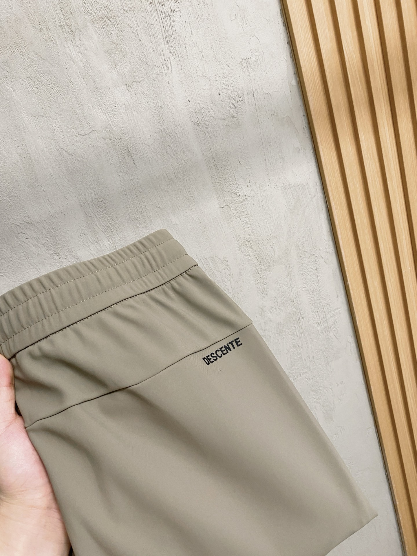 NO:601387,Descente [New Product] Early Autumn 25ss Casual Pants golden classic appears again, original order high-quality fashionable casual pants. Super versatile style. Exclusive custom-made fabric, very wide and stylish, close-fitting and comfortable. Original custom-made counter latest hardware accessories. Super beautiful version, the upper body shows slender legs, the lining and routing are impeccable, you can attend any occasion, and once again emphasize that the fabric is very, very classy! Size M-4XL,,alexander wang19860909迪桑特【新品】早秋25ss休闲裤金典再次出现,原单订制高品质时尚休闲裤.超级百搭款.独家定制面料,挺阔有型,贴身舒适.原版定制专柜最新五金辅料.超靓版型、上身显腿修长,內里,走线都无可挑剔,任何场合都可出席,再次强调面料非常非常显档次！码数 M-4XL,,alexander wang,Men's clothing