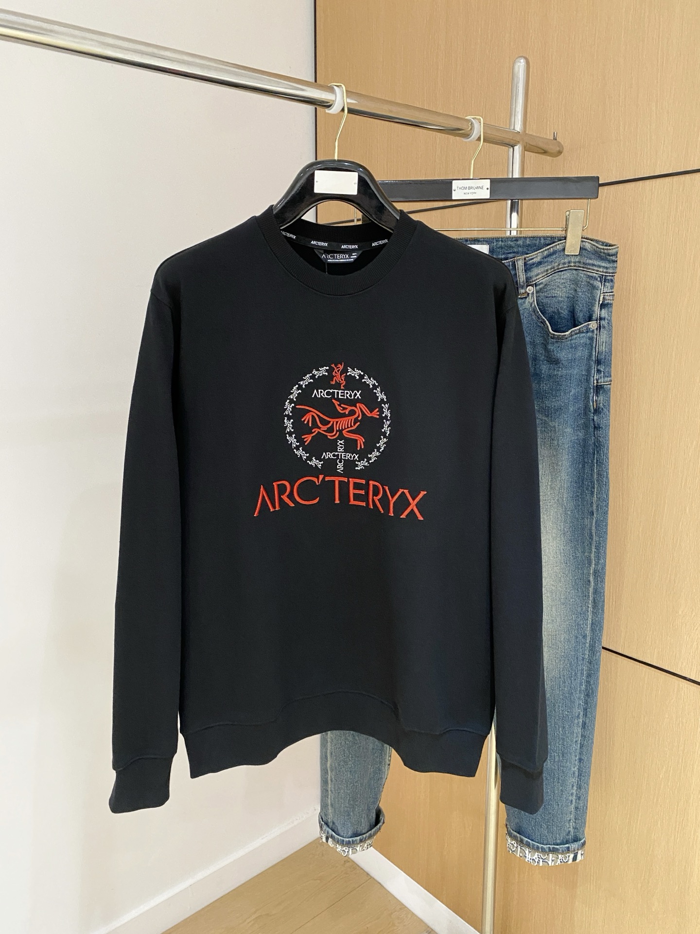 Arc'teryx Men's Embroidered Logo Crew Neck Sweatshirt Pullover Top