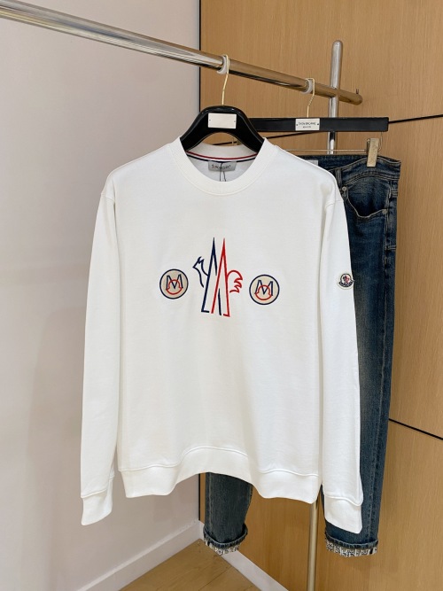 Moncler 25SS Crew Neck Sweatshirt with Embroidered Logo - Unisex 1 Moncler 25SS Crew Neck Sweatshirt with Embroidered Logo - Unisex