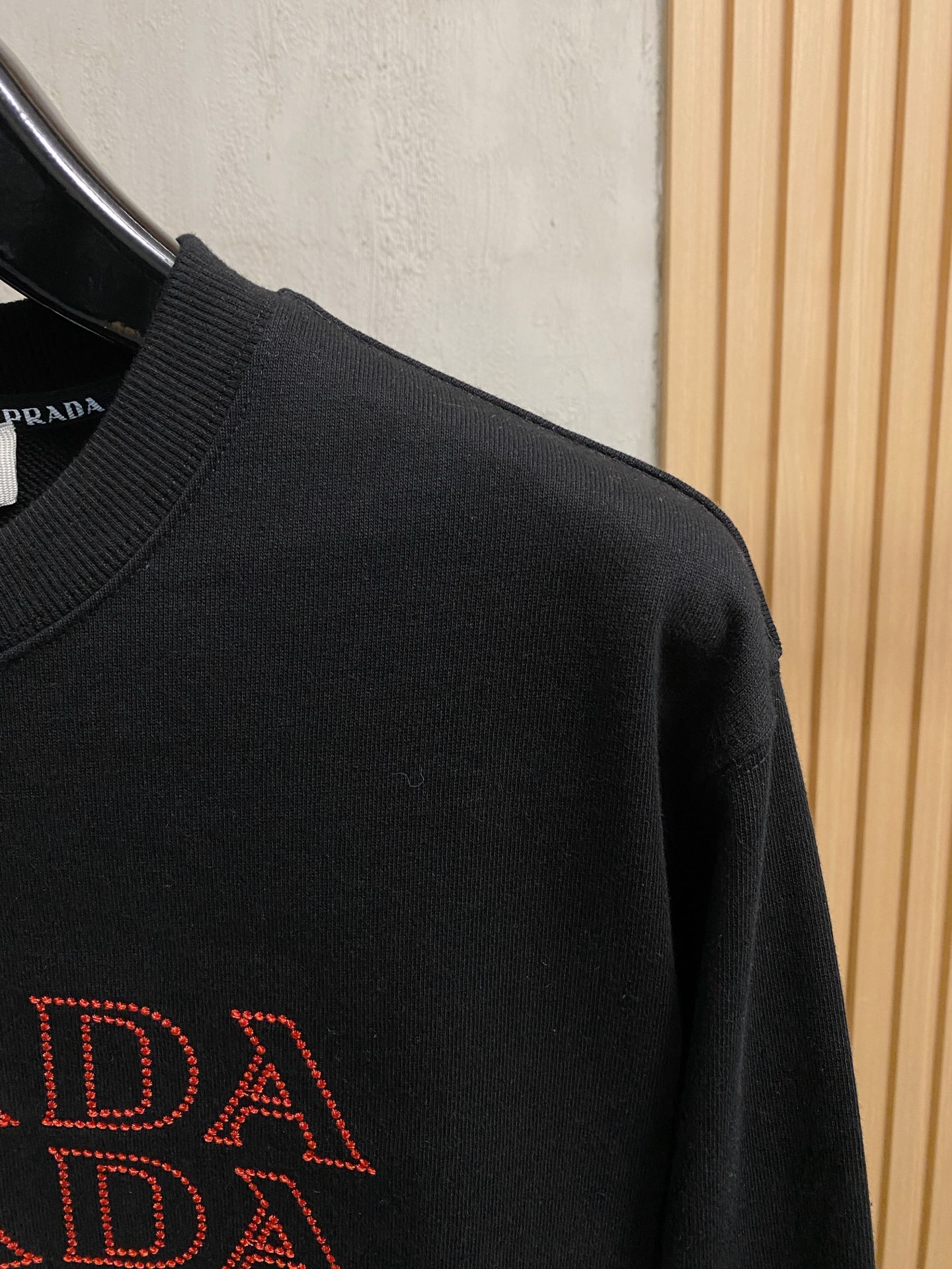 🌾普拉达25SS【新品】最新最顶级版本精美工艺圆领卫衣，最顶级的品质专柜原单套头衫，顶级制作工艺进口面料