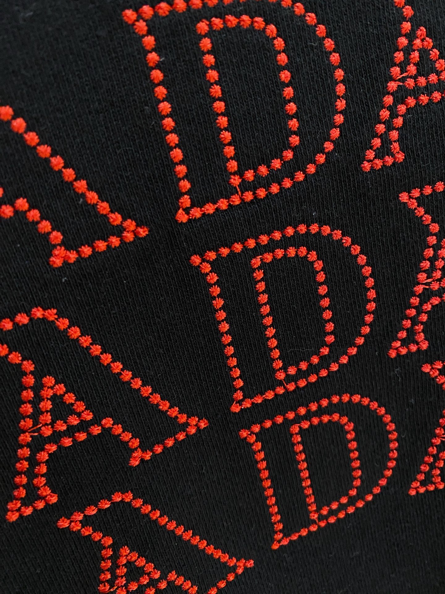 🌾普拉达25SS【新品】最新最顶级版本精美工艺圆领卫衣，最顶级的品质专柜原单套头衫，顶级制作工艺进口面料