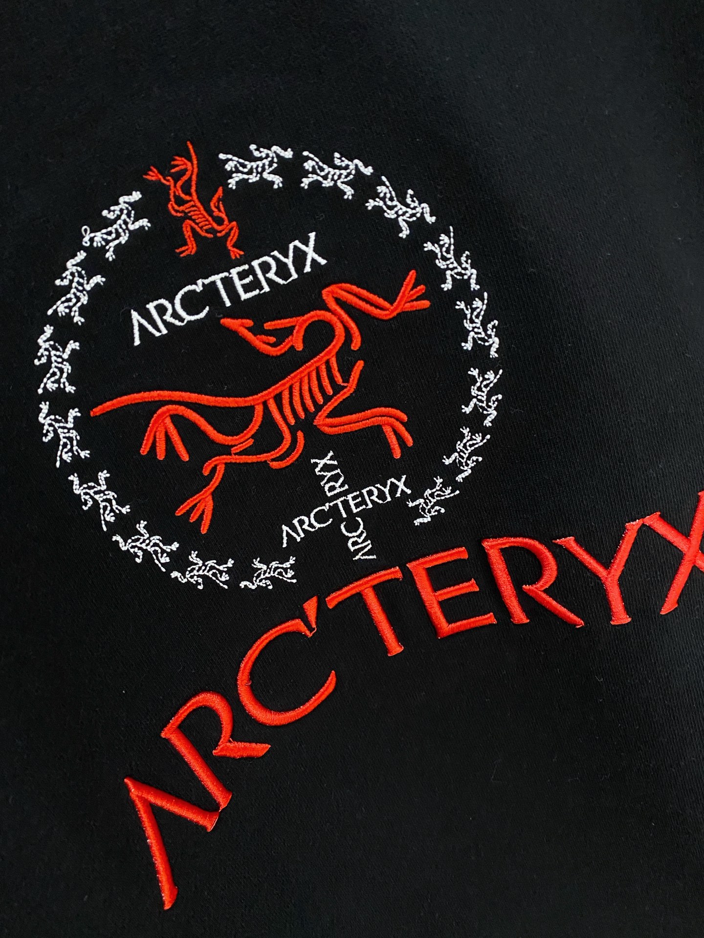 🌾始祖鸟25SS【新品】最新最顶级版本精美工艺圆领卫衣，最顶级的品质专柜原单套头衫，顶级制作工艺进口面料