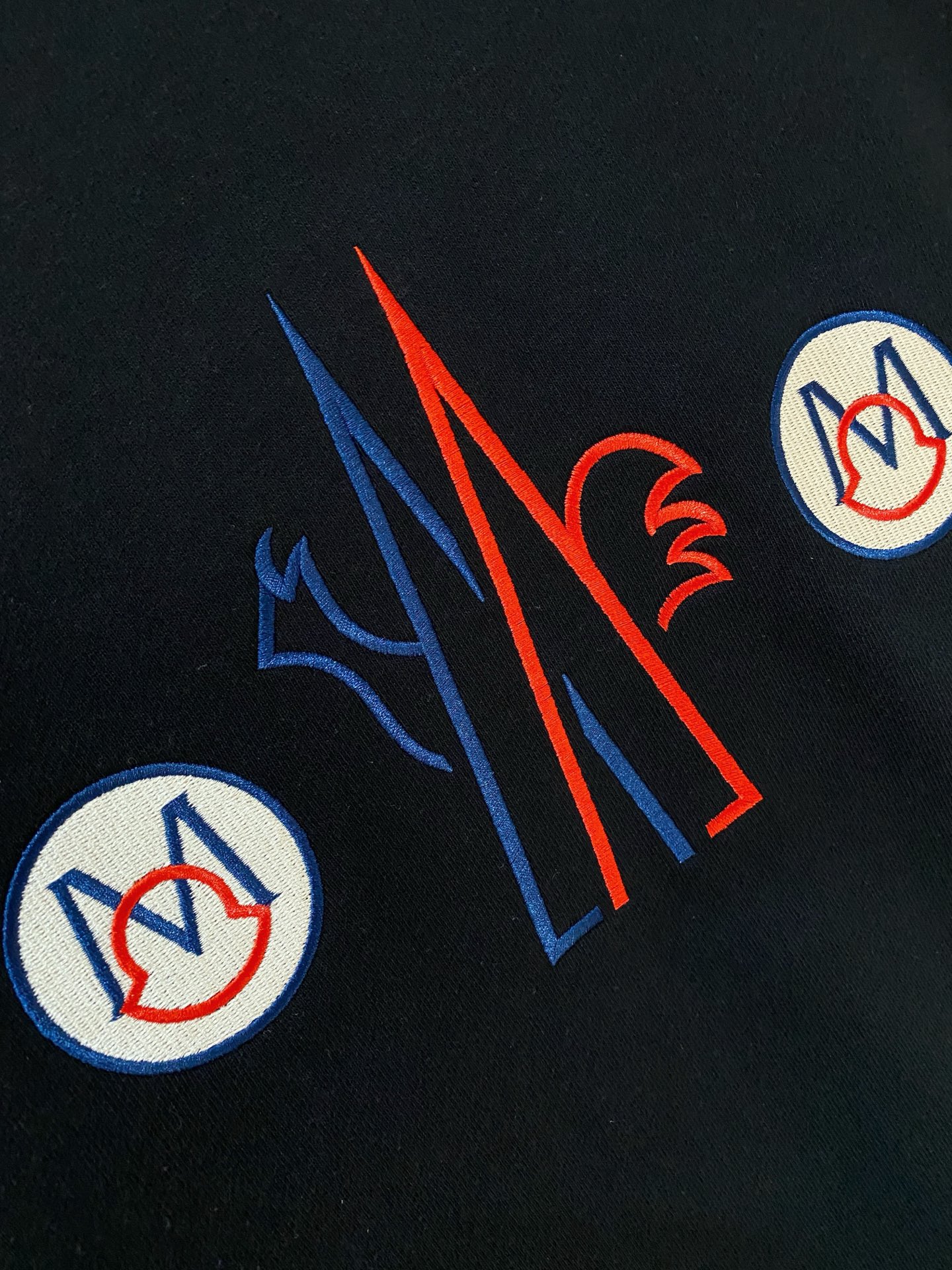 🌾蒙口25SS【新品】最新最顶级版本精美工艺圆领卫衣，最顶级的品质专柜原单套头衫，顶级制作工艺进口面料，