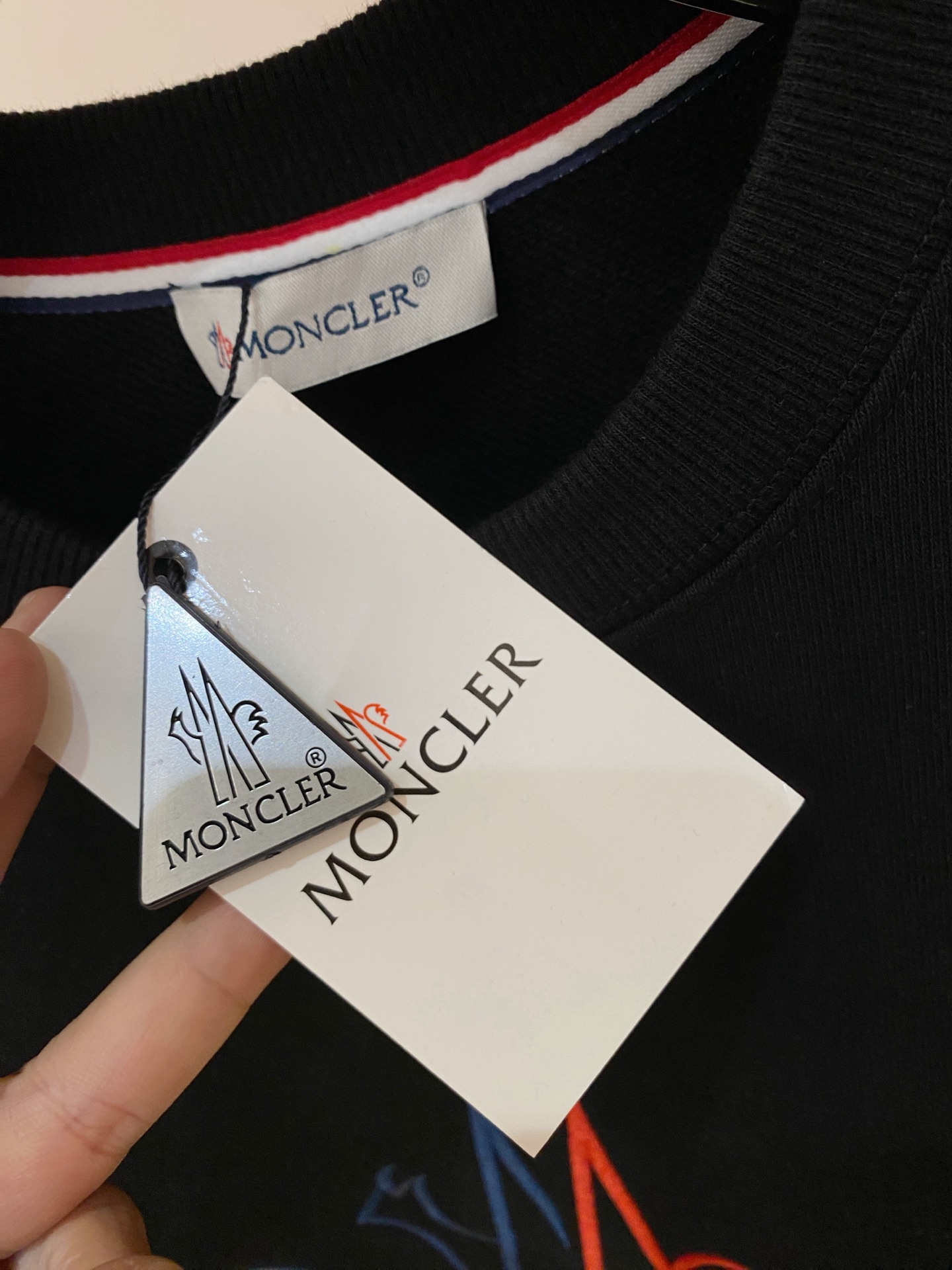 🌾蒙口25SS【新品】最新最顶级版本精美工艺圆领卫衣，最顶级的品质专柜原单套头衫，顶级制作工艺进口面料，