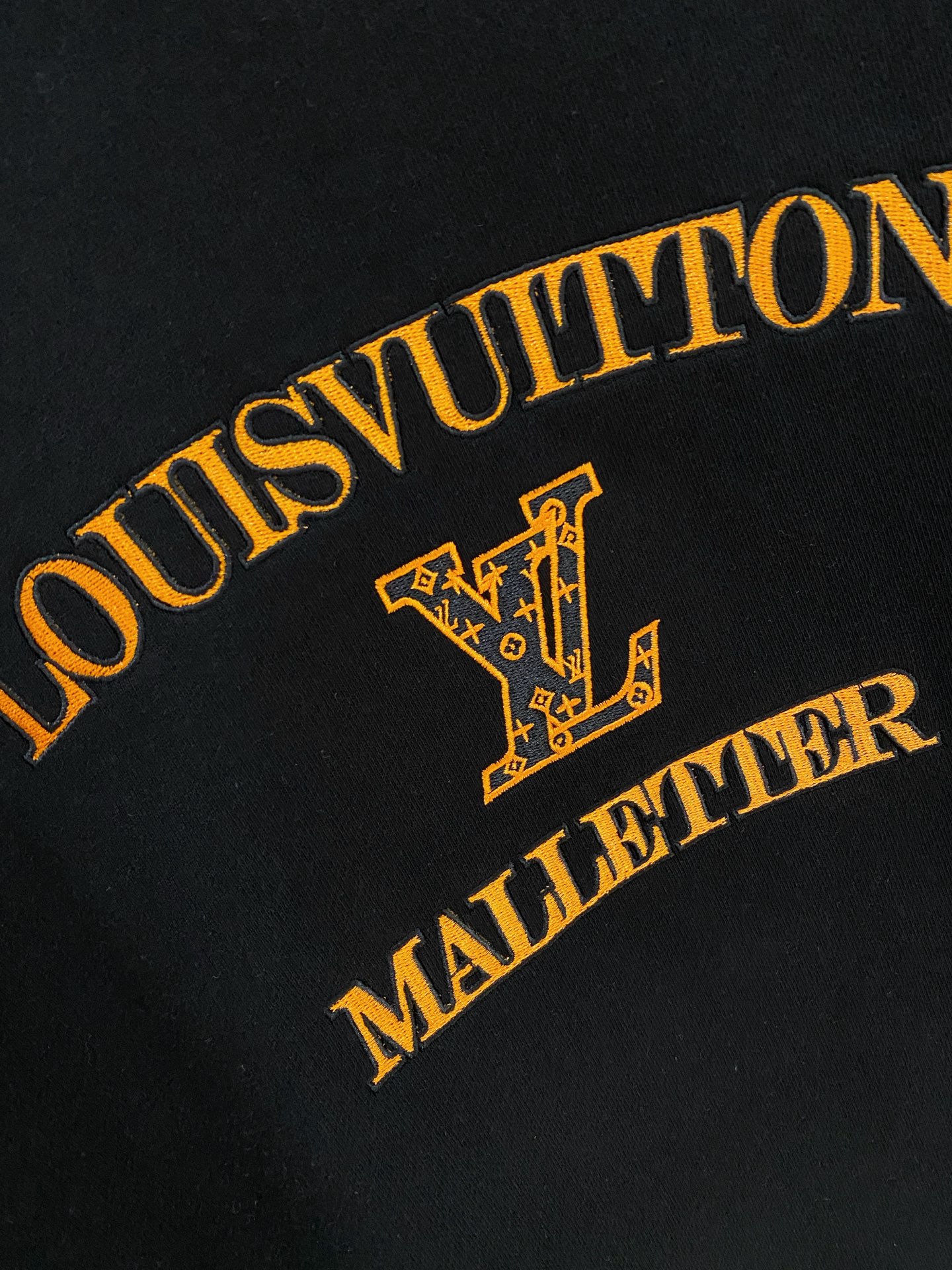 🌾 LV 25SS【新品】最新最顶级版本精美工艺圆领卫衣，最顶级的品质专柜原单套头衫，顶级制作工艺进口面