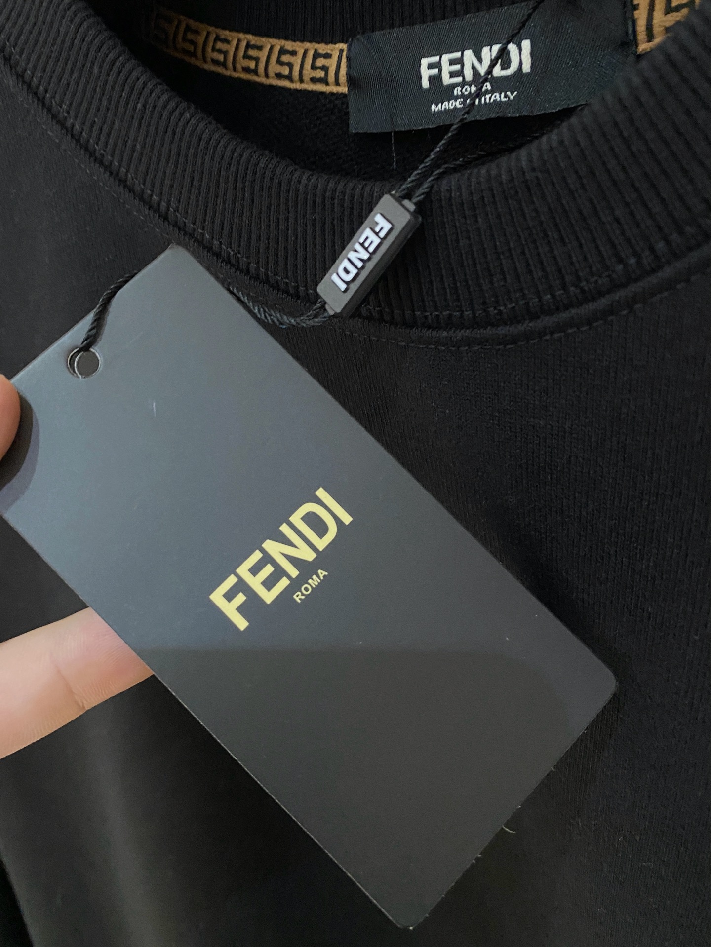 🌾芬迪25SS【新品】最新最顶级版本精美工艺圆领卫衣，最顶级的品质专柜原单套头衫，顶级制作工艺进口面料，