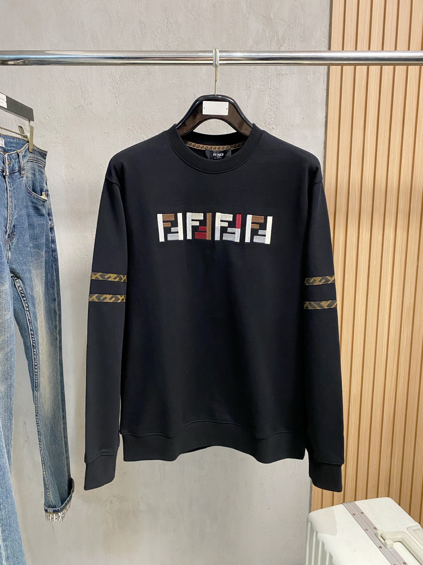 🌾芬迪25SS【新品】最新最顶级版本精美工艺圆领卫衣，最顶级的品质专柜原单套头衫，顶级制作工艺进口面料，