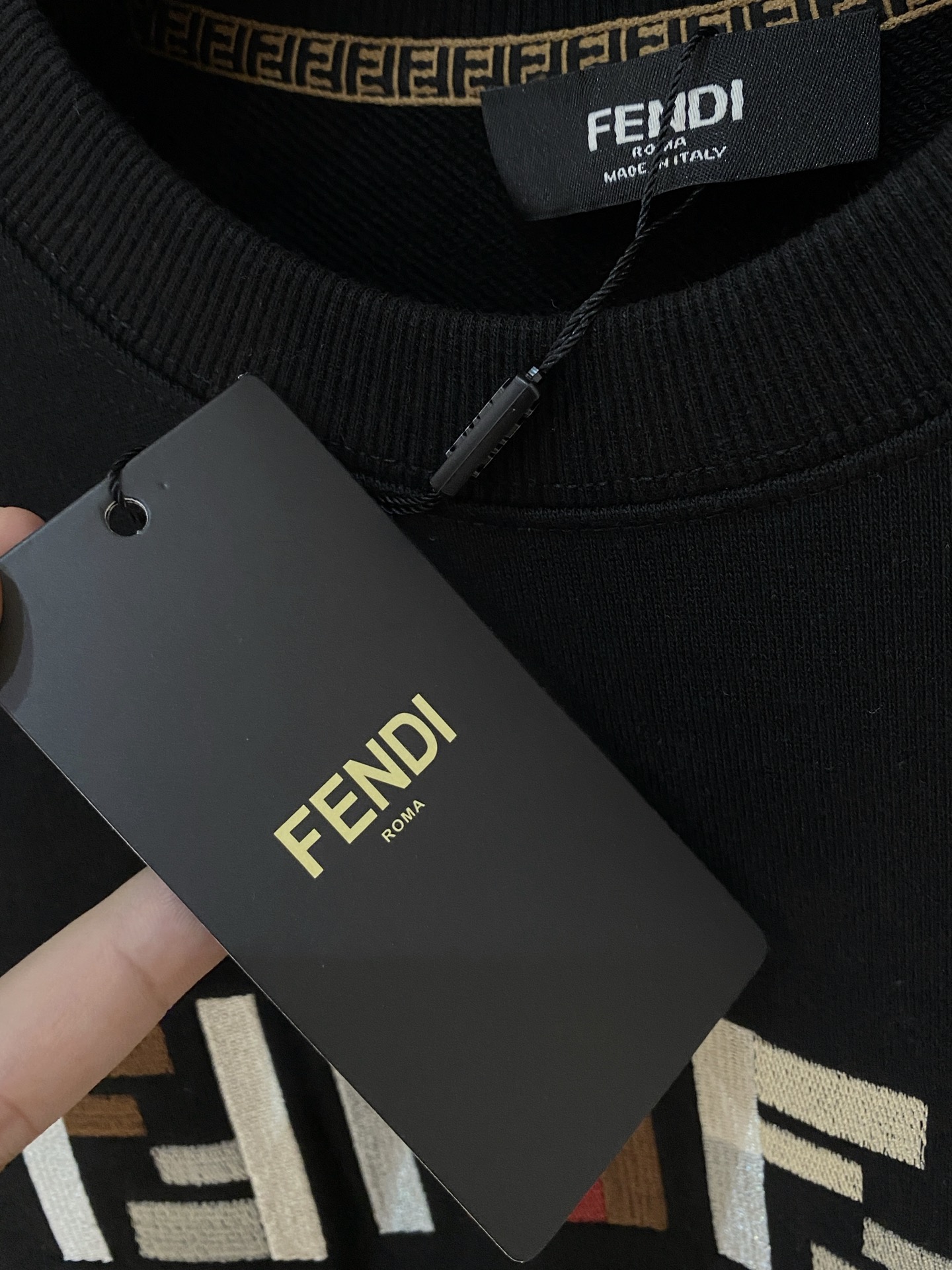 🌾芬迪25SS【新品】最新最顶级版本精美工艺圆领卫衣，最顶级的品质专柜原单套头衫，顶级制作工艺进口面料，