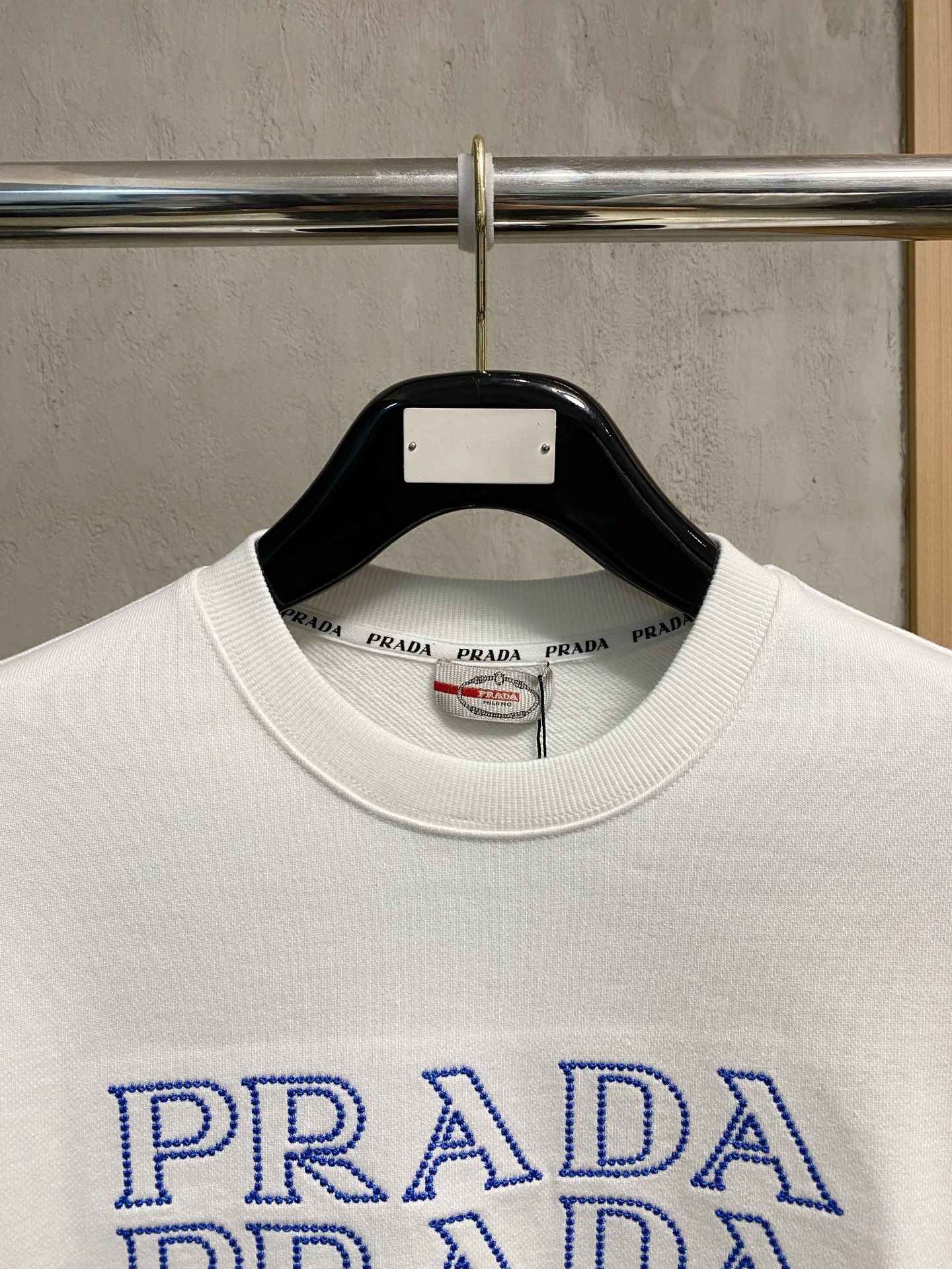 🌾普拉达25SS【新品】最新最顶级版本精美工艺圆领卫衣，最顶级的品质专柜原单套头衫，顶级制作工艺进口面料