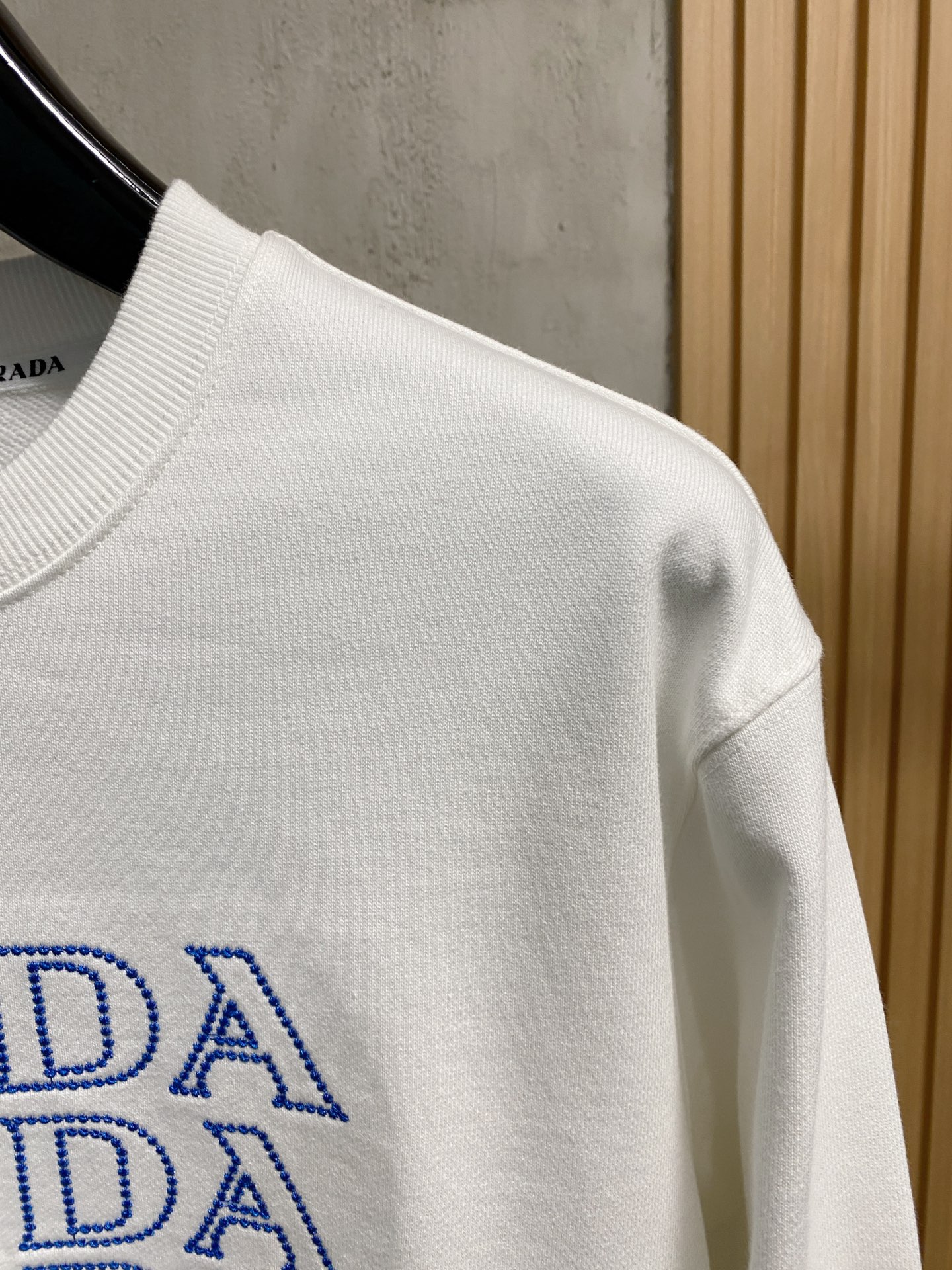 🌾普拉达25SS【新品】最新最顶级版本精美工艺圆领卫衣，最顶级的品质专柜原单套头衫，顶级制作工艺进口面料