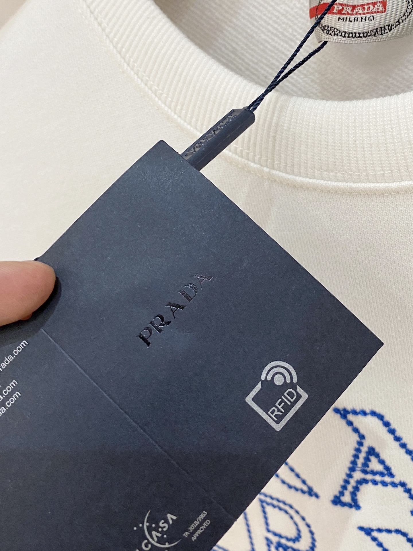 🌾普拉达25SS【新品】最新最顶级版本精美工艺圆领卫衣，最顶级的品质专柜原单套头衫，顶级制作工艺进口面料